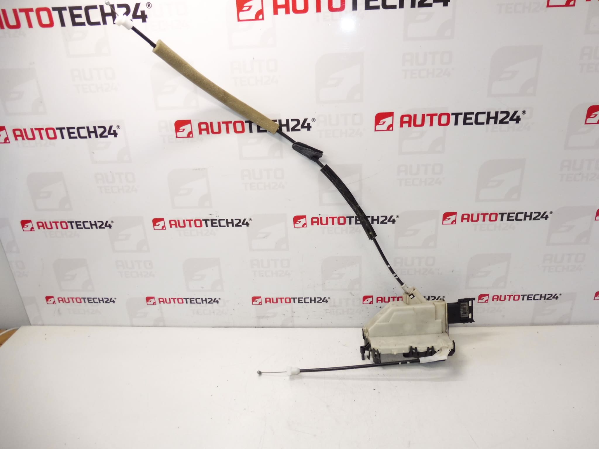 Zámek pravých předních dveří Citroën Berlingo III PSA 828405 9135EA