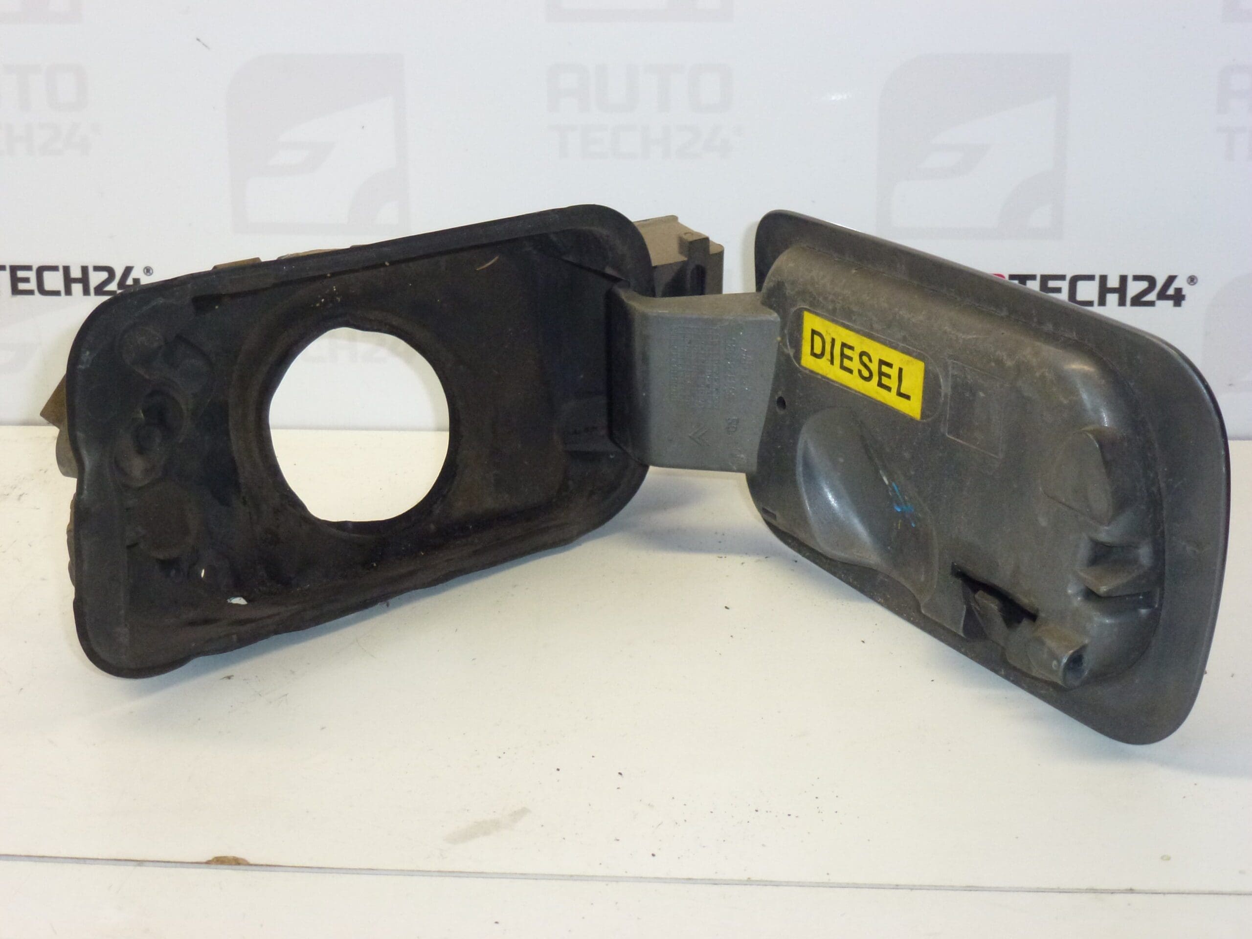 Víčko krytu nádrže Citroën C5 9633284180 151784 EYTC - Obrázek 2