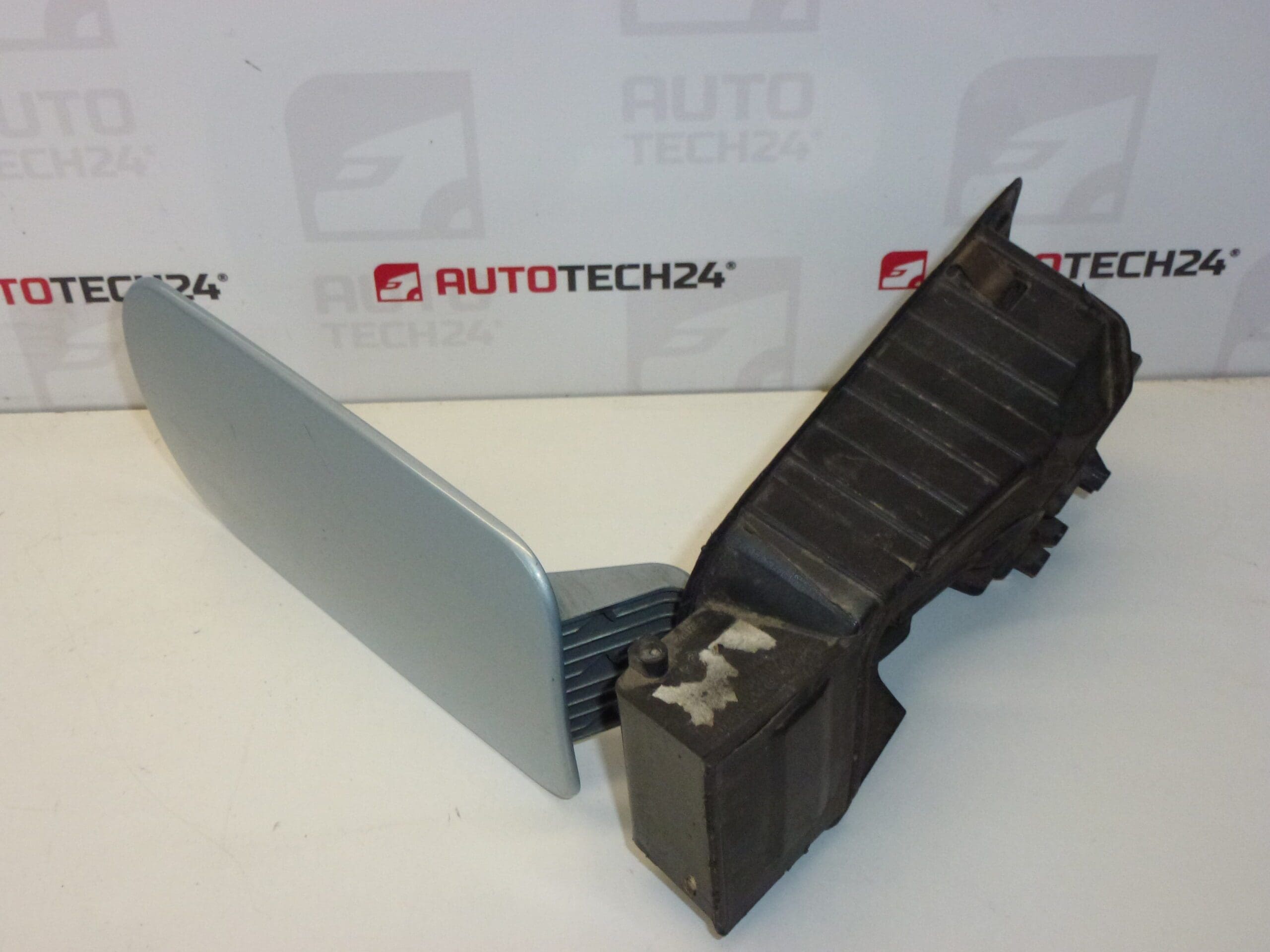 Víčko krytu nádrže Citroën C5 9633284180 151784 modrá - Obrázek 2