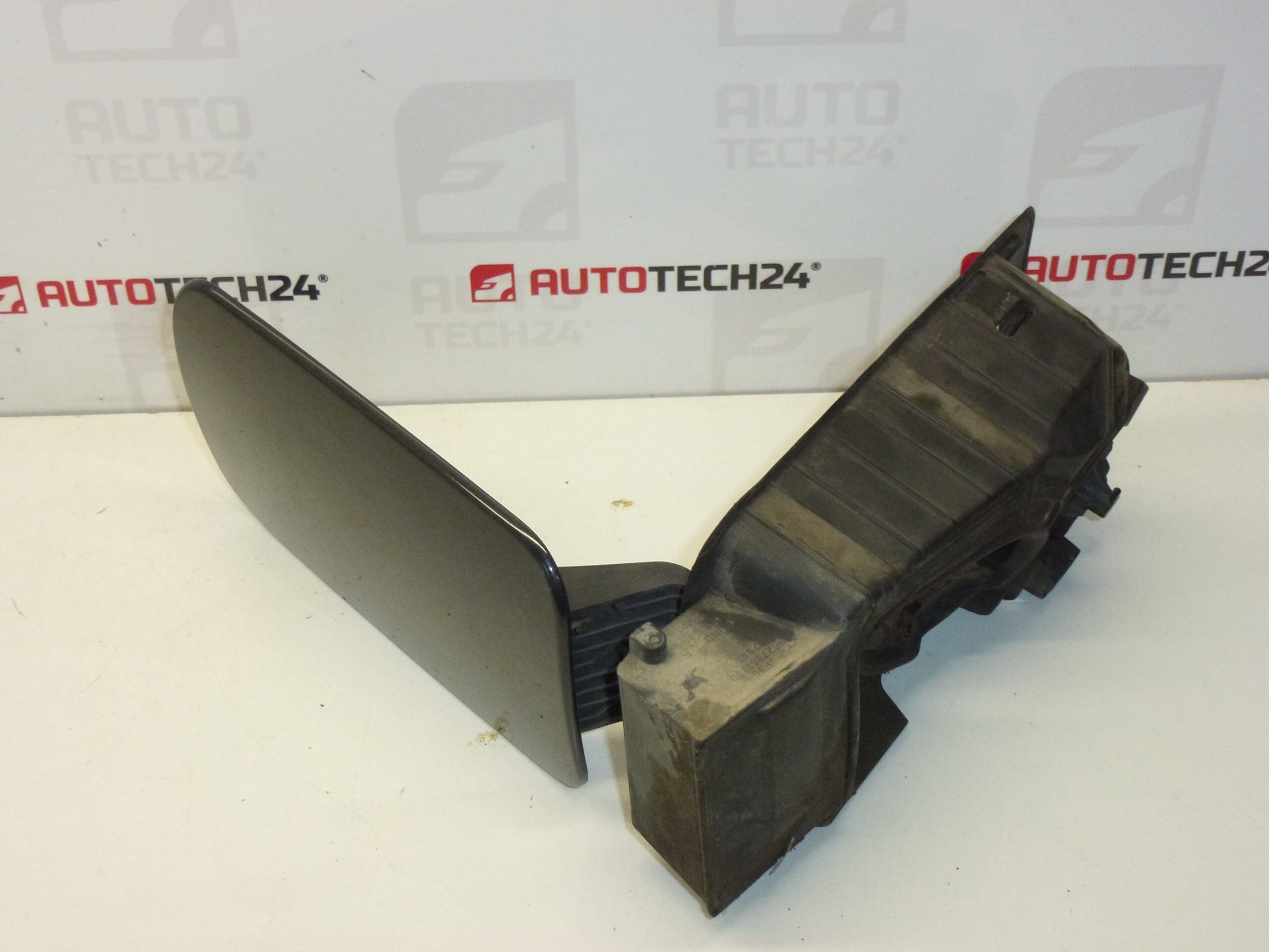 Víčko krytu nádrže EYPC Citroën C5 9633284180 - Obrázek 2