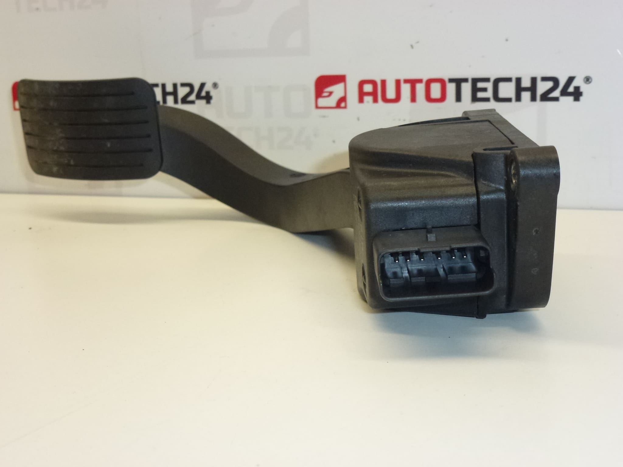 Plynový pedál Citroën Peugeot Bosch 0280755167 9671416880 1601EA