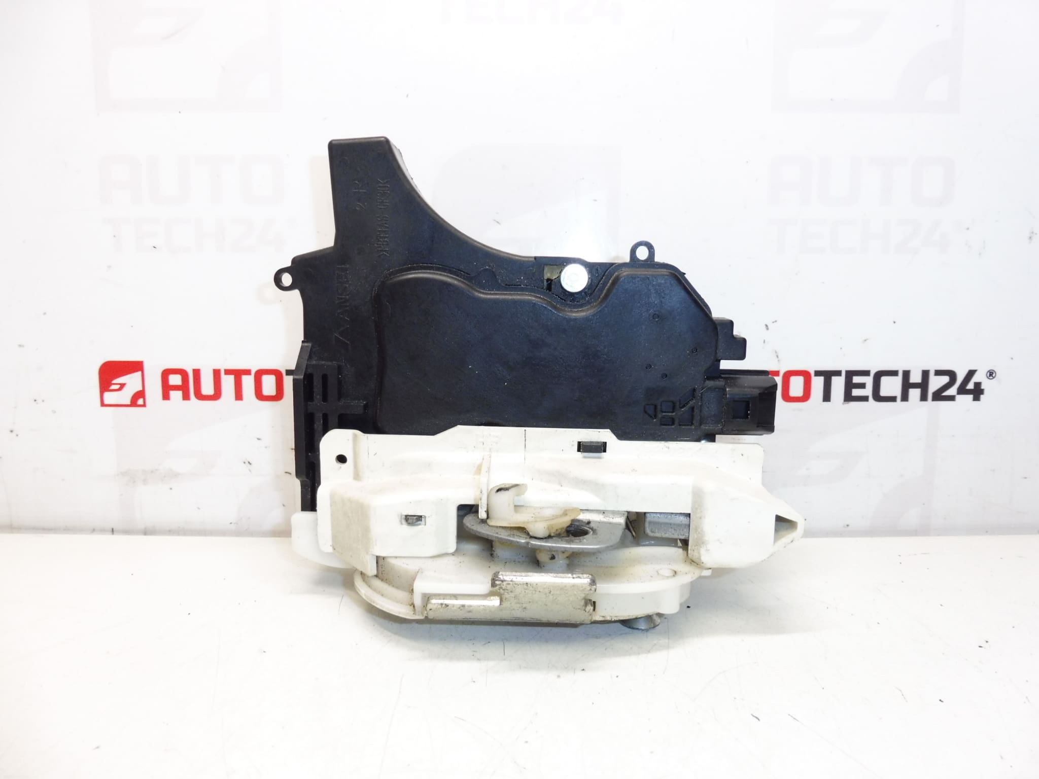 Zámek pravých předních dveří Citroën C-Crosser Peugeot 4007 9136CQ