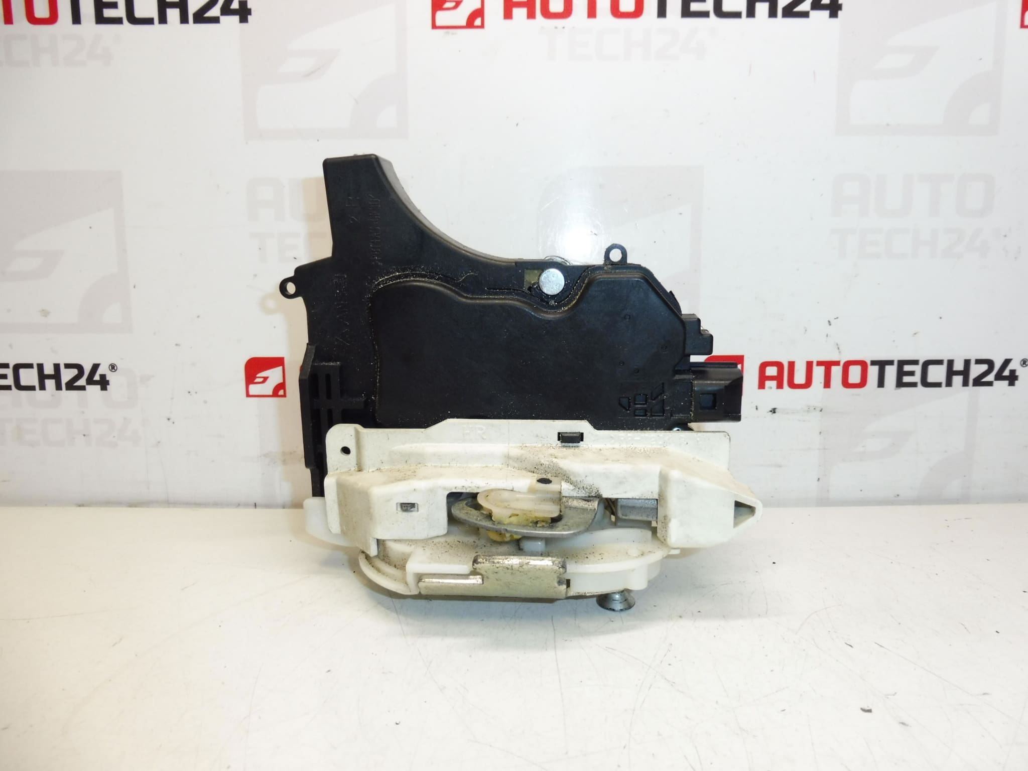 Zámek pravých zadních dveří Citroën C-Crosser Peugeot 4007 9138Q6