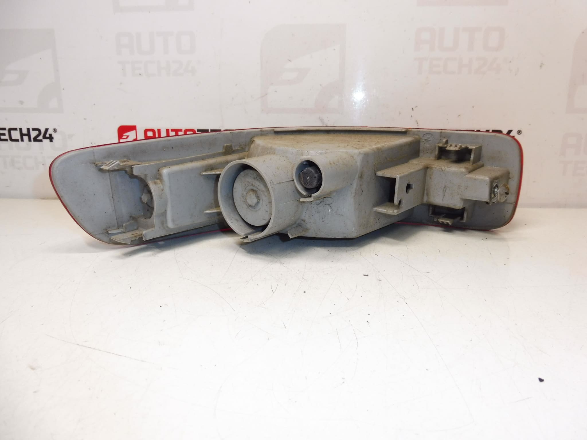 Pravá zadní odrazka nárazníku Citroën C-Crosser 6340F7 - Obrázek 2