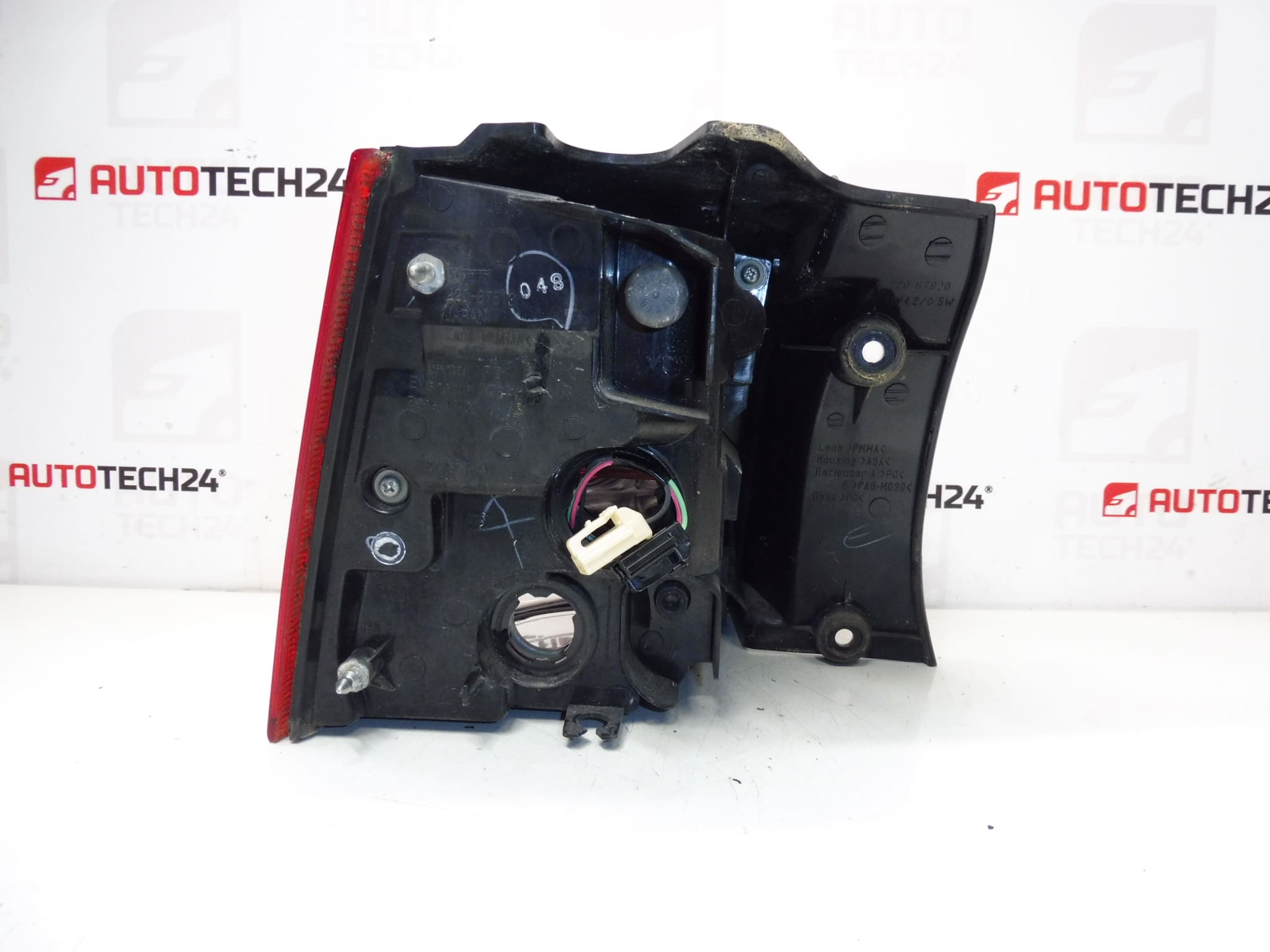 Pravé zadní světlo na blatník Citroën C-Crosser 6350EG - Obrázek 2