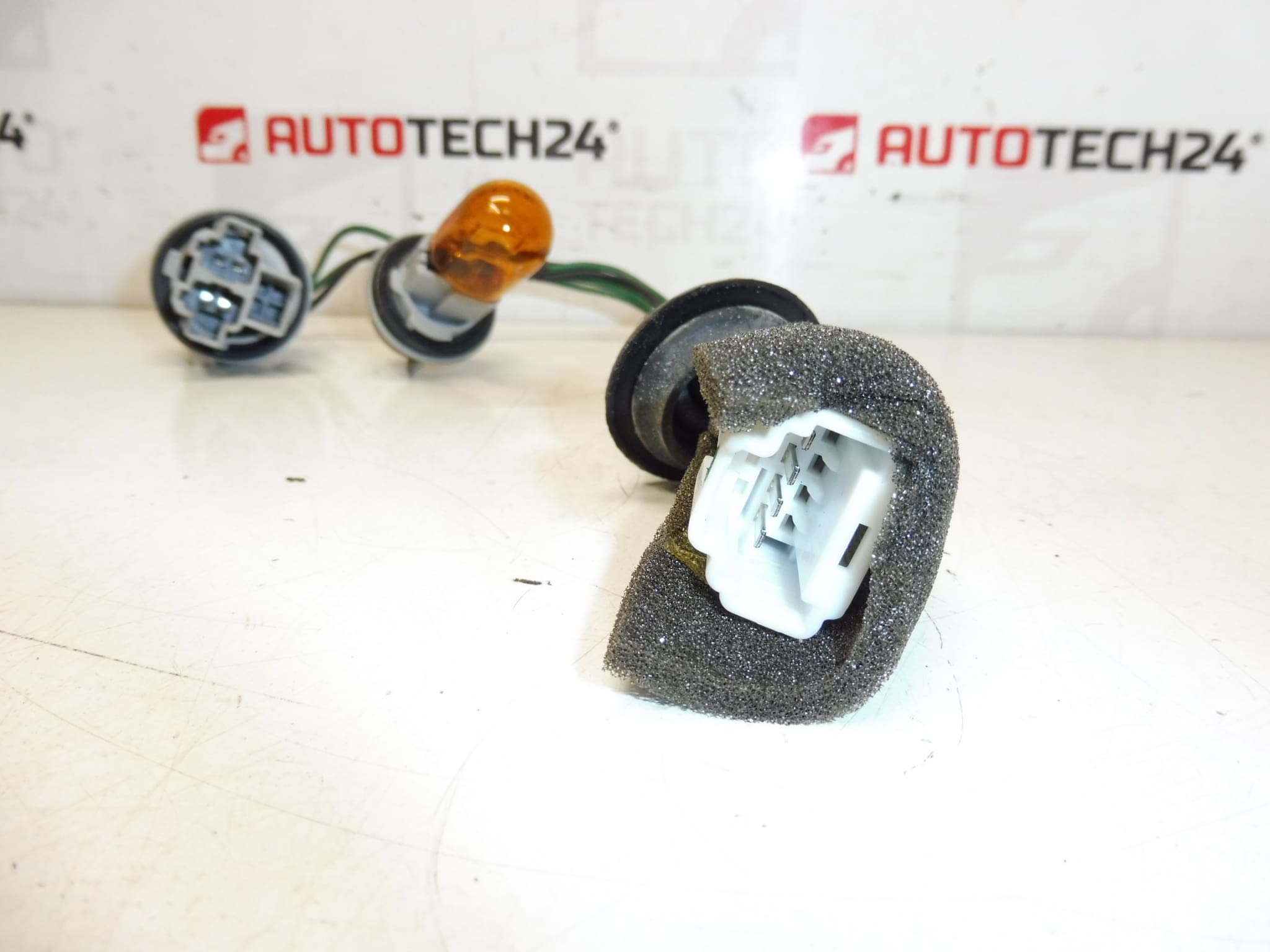 Kabeláž žárovek zadní lampy (blatník) Citroën C-Crosser 621565 - Obrázek 2