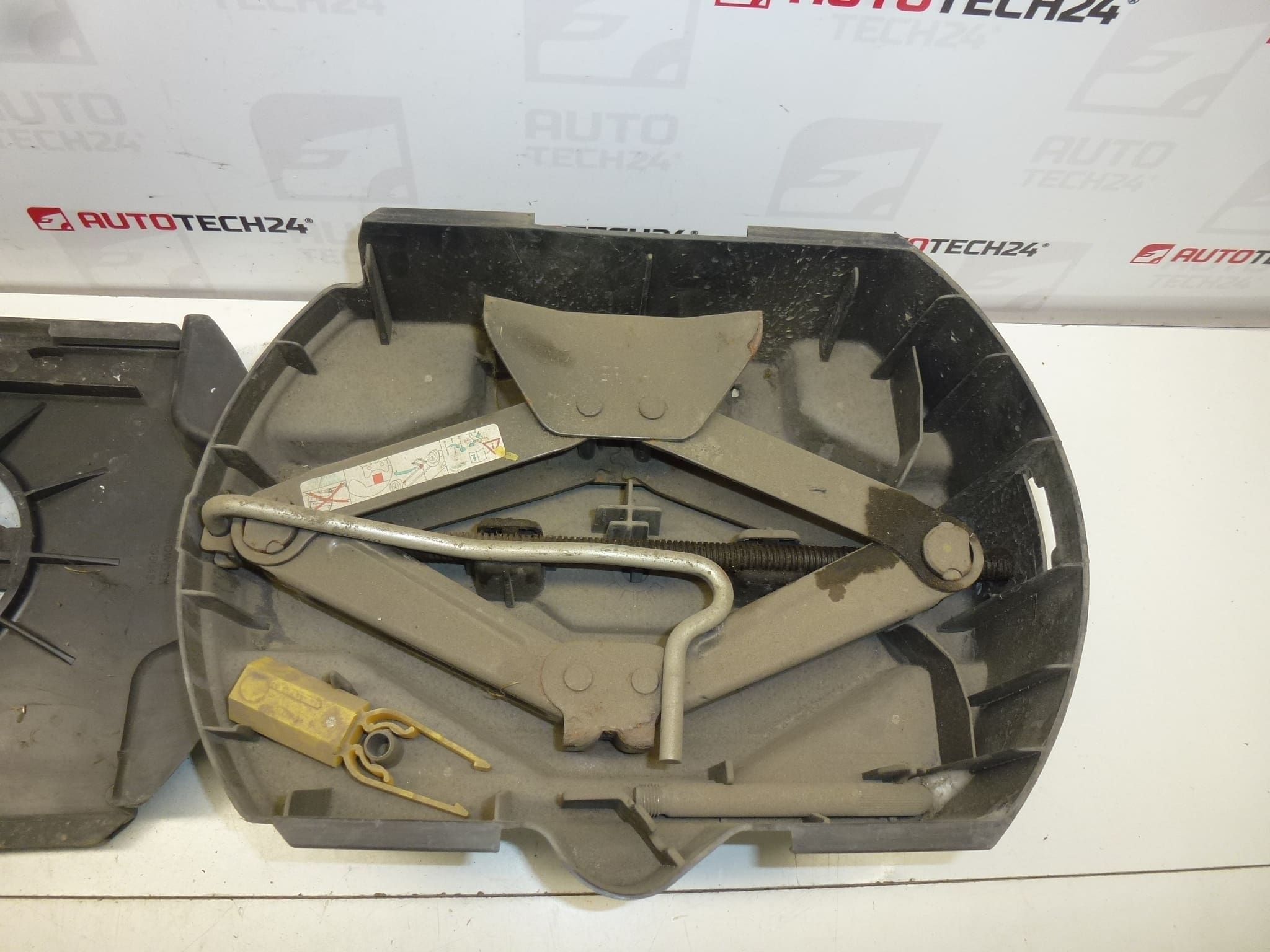 Hever do rezervy Peugeot 308 674418 672594 637305 - Obrázek 2