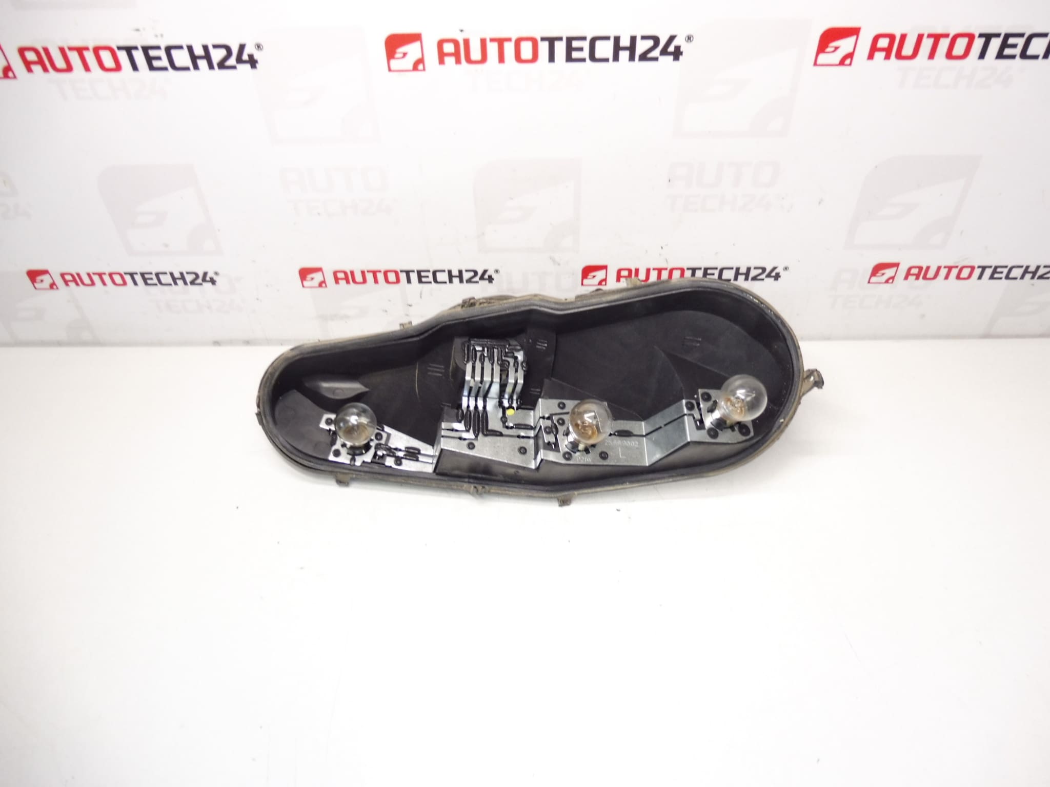Patice žárovek levé zadní lampy s kabeláží Citroën C1 Peugeot 107 634686