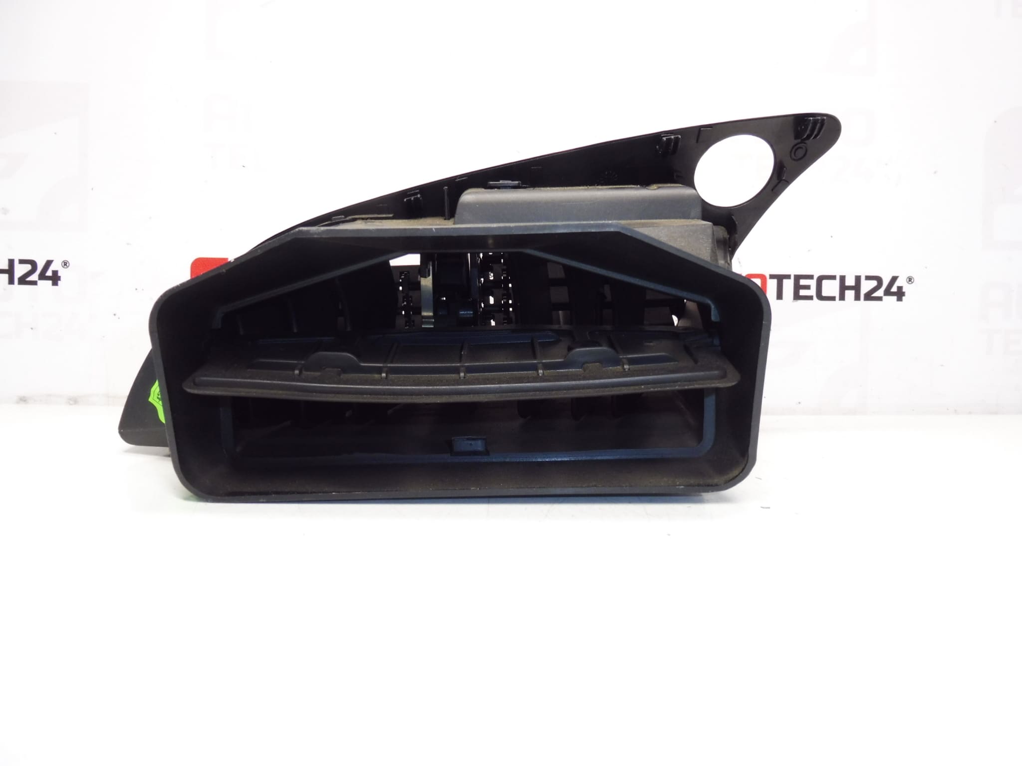 Větrací otvor střed Citroën Xsara 8264W0 - Obrázek 2