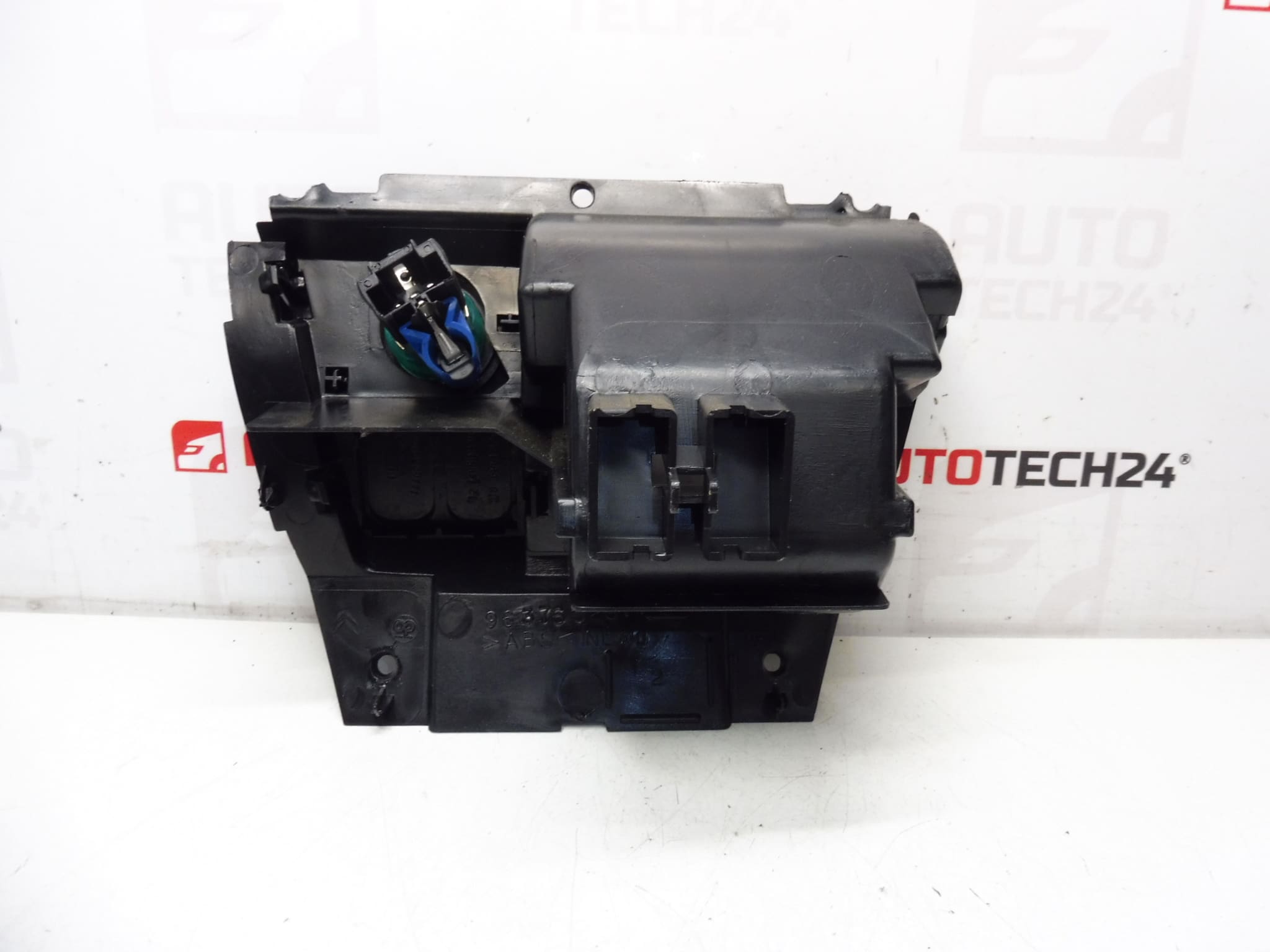 Panel popelníku Citroën Xsara 9637602677 7588QQ 7588PG - Obrázek 2