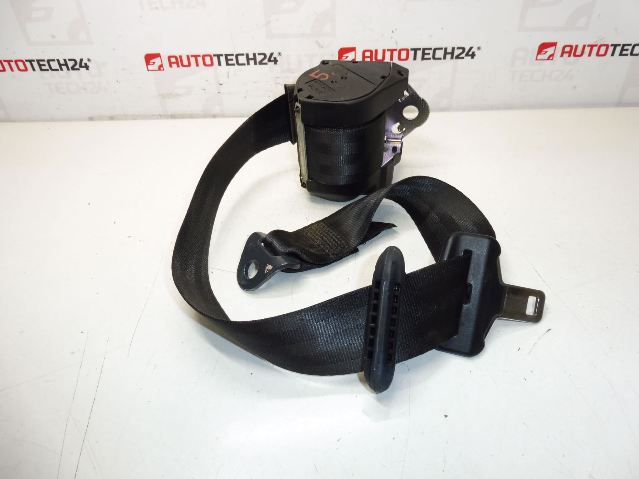 Pravý zadní pás Citroën Peugeot 8973YN