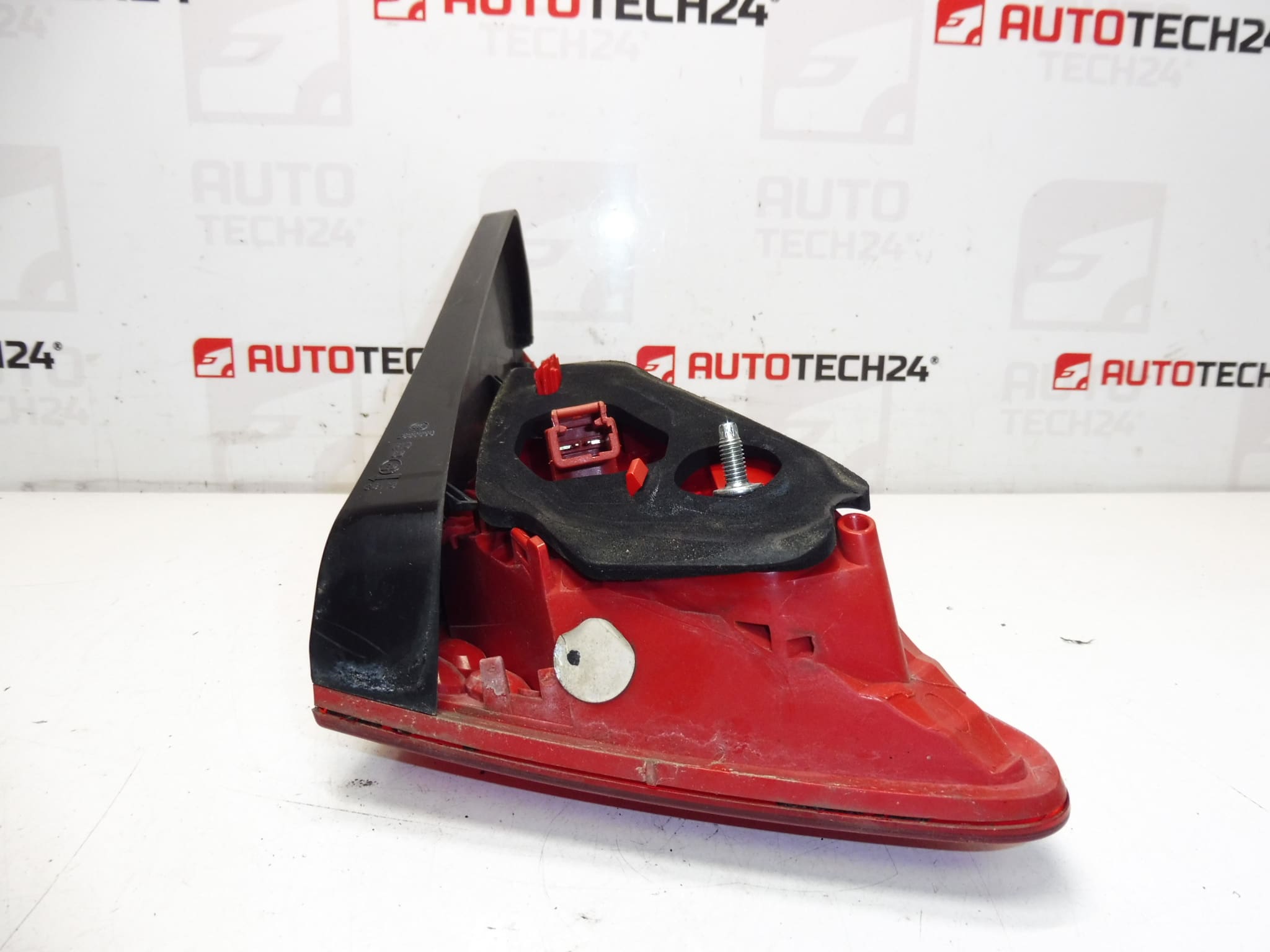 Pravý zadní světlomet víka Peugeot 3008 9683460980 6351HE - Obrázek 2