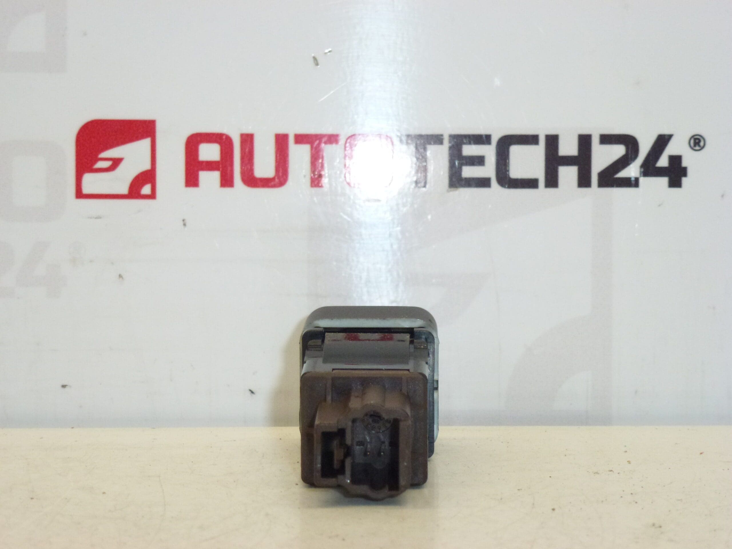 Vypínač airbagu spolujezdce Citroën Peugeot 96404548XT 96404548ZL 8216S3 - Obrázek 2