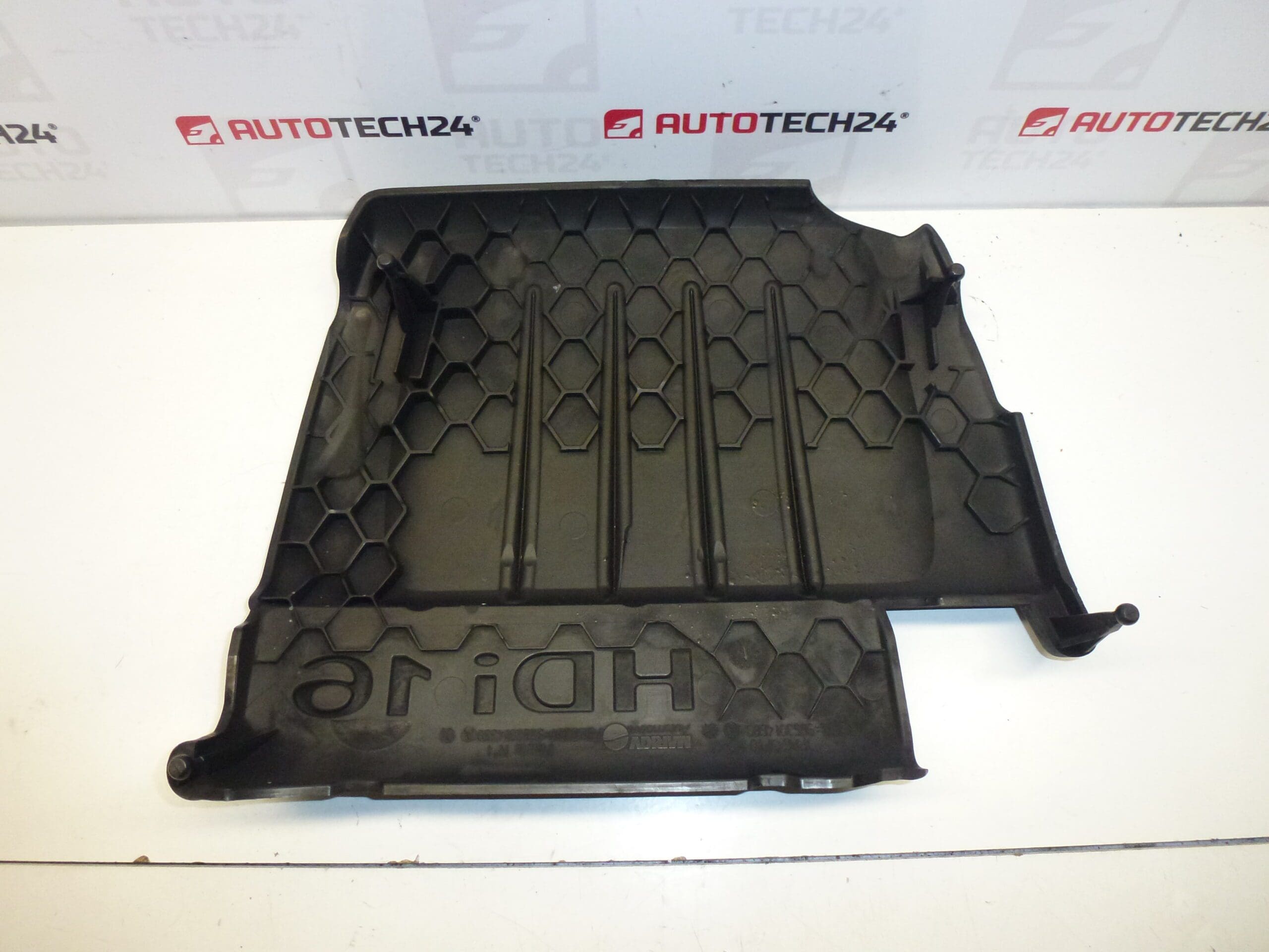 Kryt motoru 1.6 HDI Citroën 9659999980 0137E5