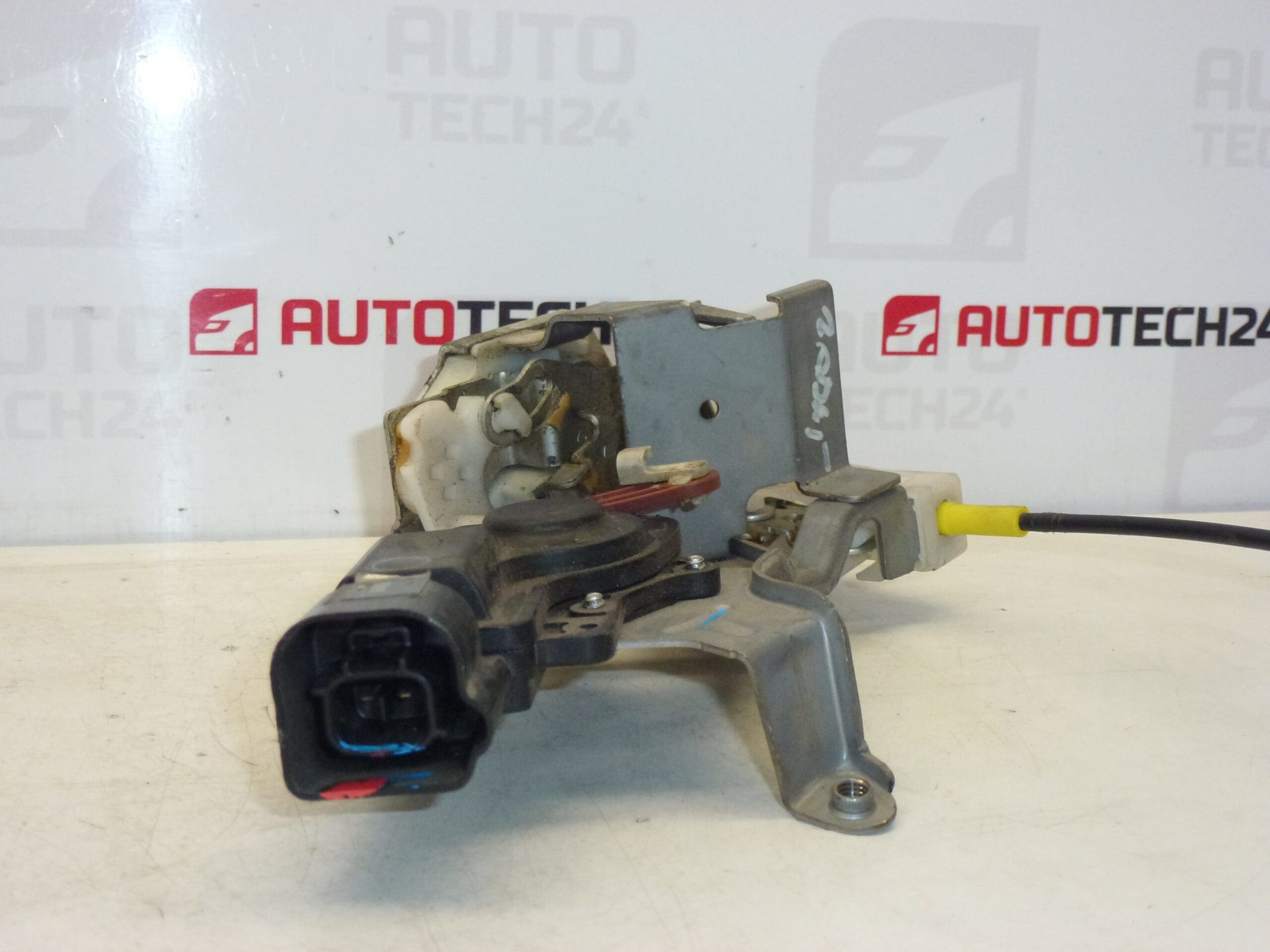 Zámek pravých zadních dveří Citroën C1 Peugeot 107 9138G7