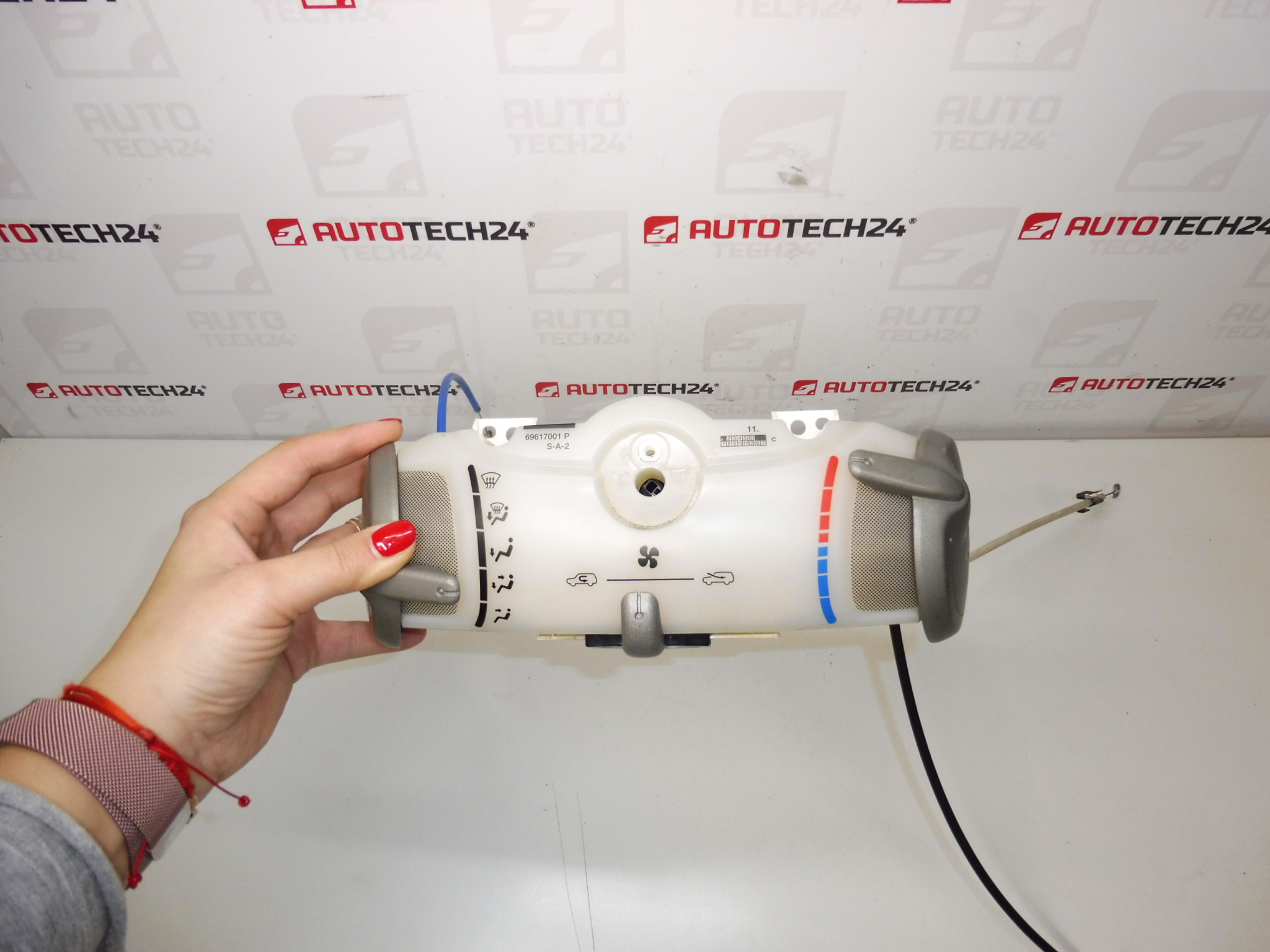 Ovladač klimatizace Citroën Peugeot 55900-0H040 55900-0H020 s táhly