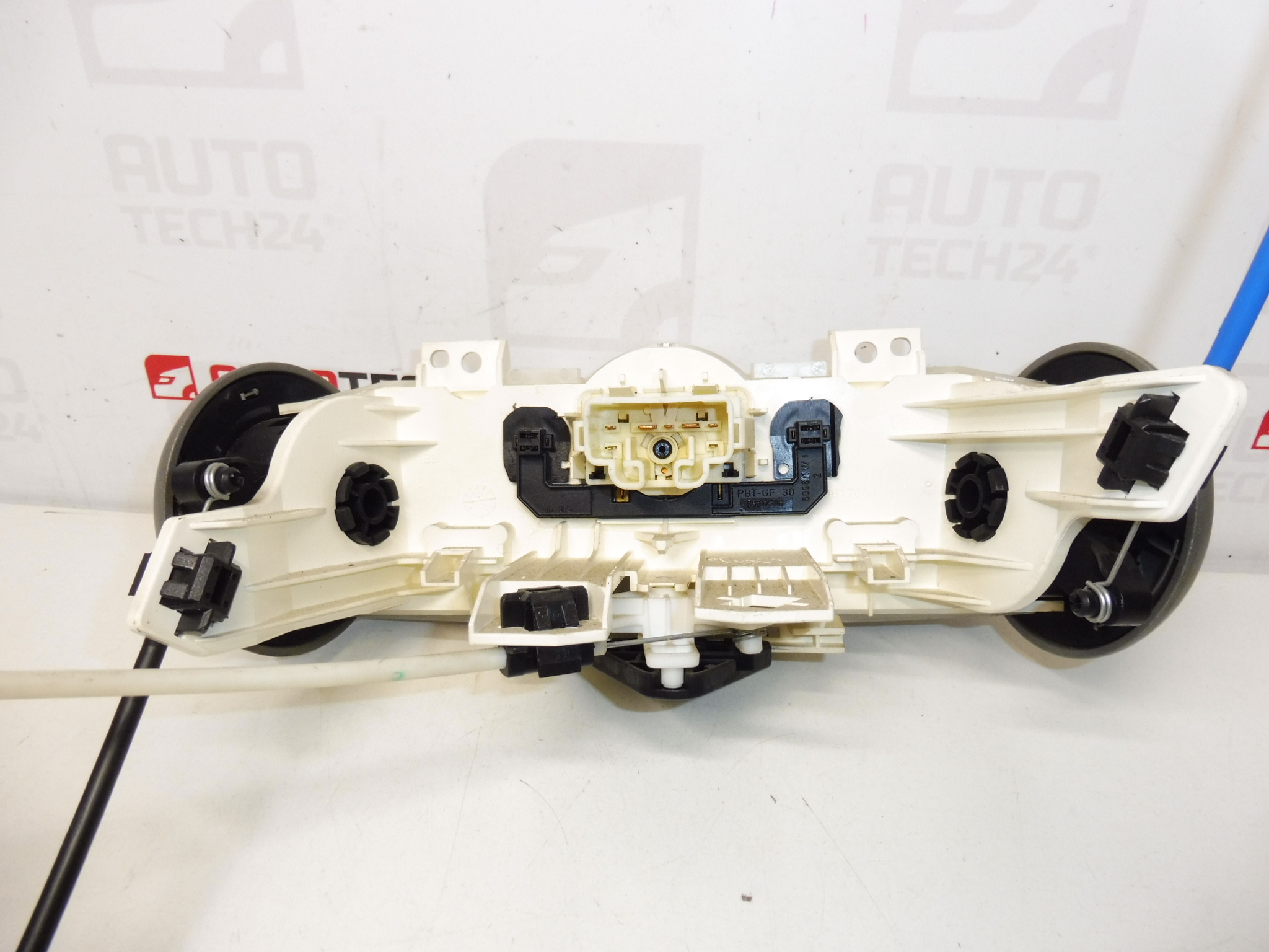 Ovladač klimatizace Citroën Peugeot 55900-0H040 55900-0H020 s táhly