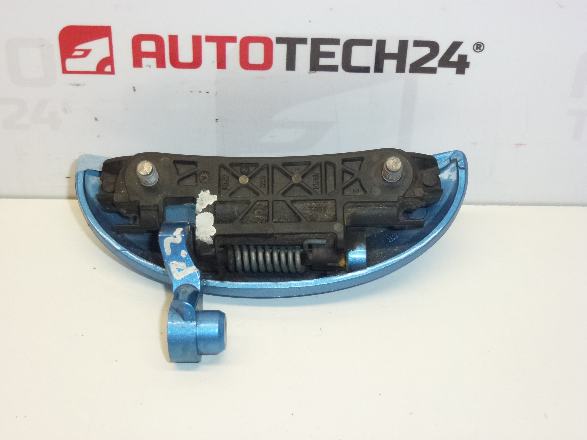 Klika pravých zadních dveří Citroën C1 Peugeot 107 modrá metalíza 9101AN