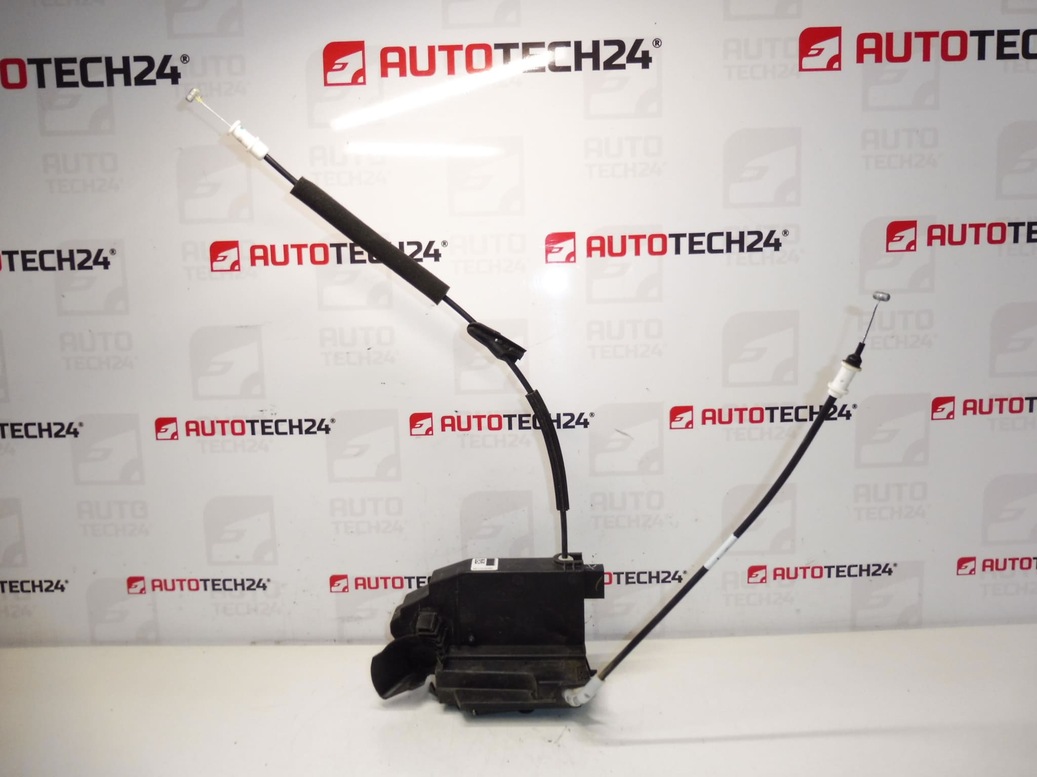 Zámek pravých předních dveří spolujezdce Peugeot 308 T9 9810309380