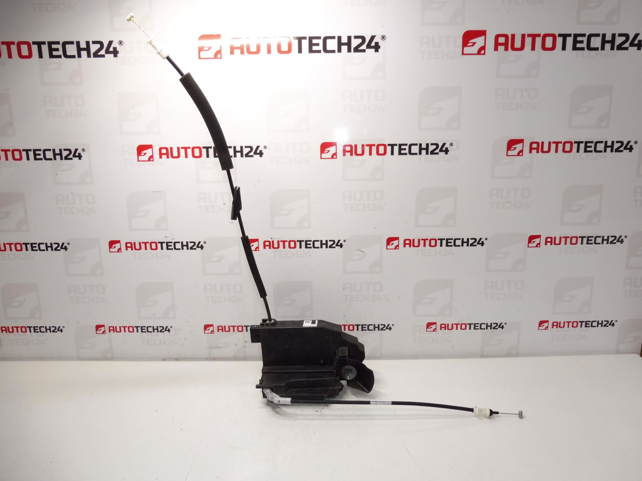 Zámek levých předních dveří řidiče Peugeot 308 T9 9810309480