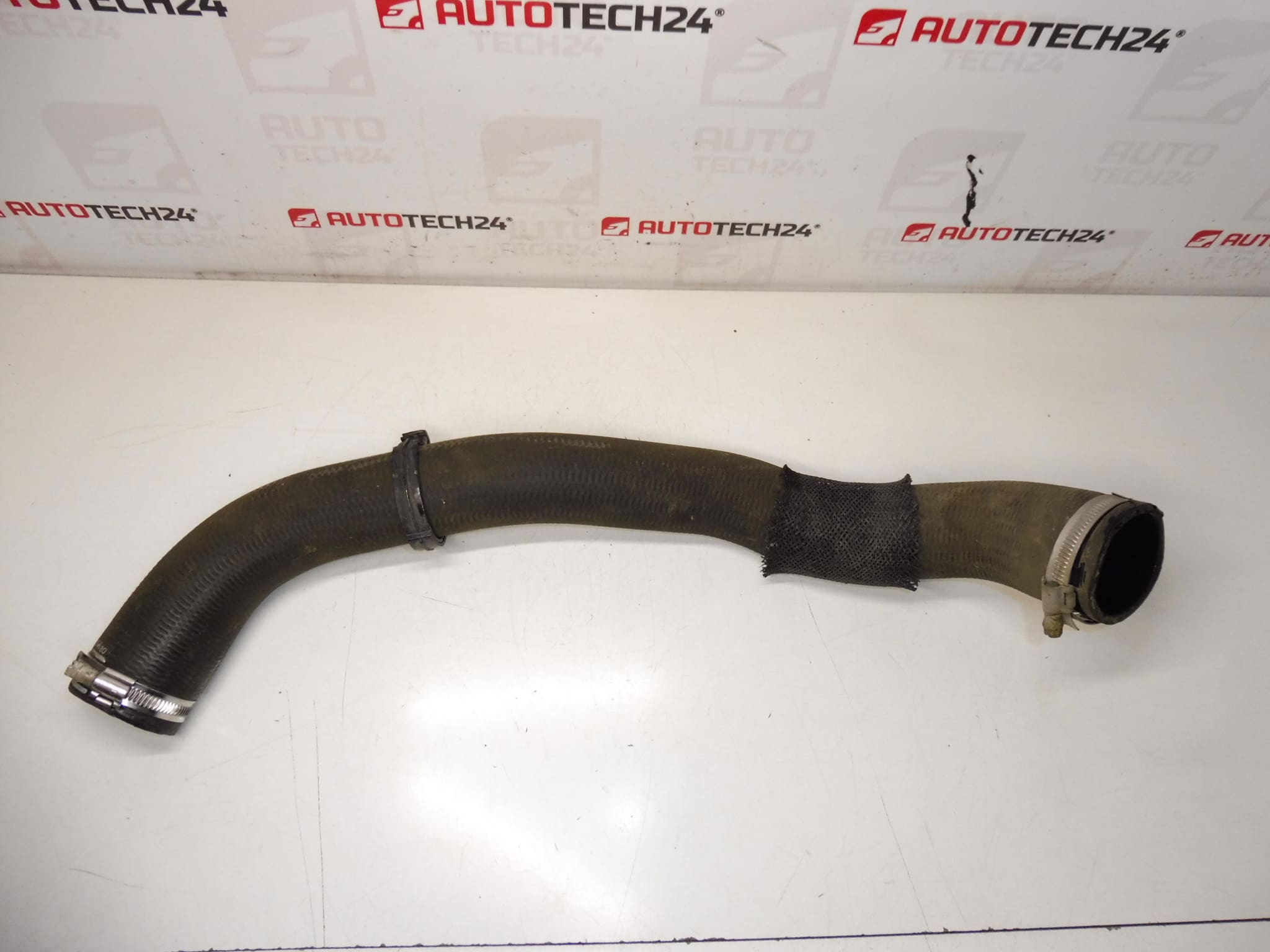 Přípojka vzduchu 1.5 HDI Citroën Peugeot 9820100680 - Obrázek 2