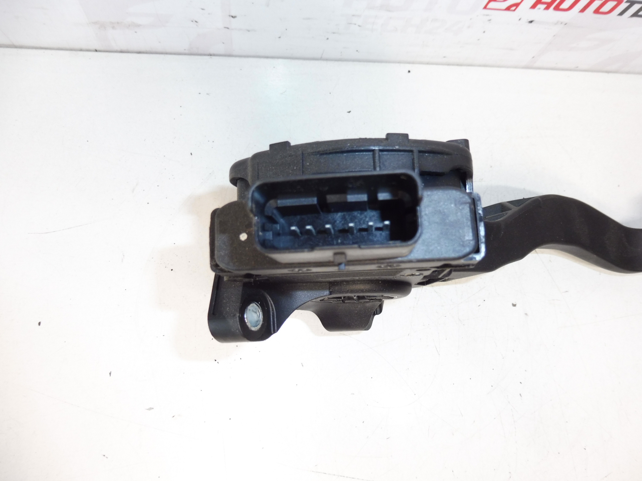 Plynový pedál HELLA Citroën Peugeot 9681844480 1601Z7