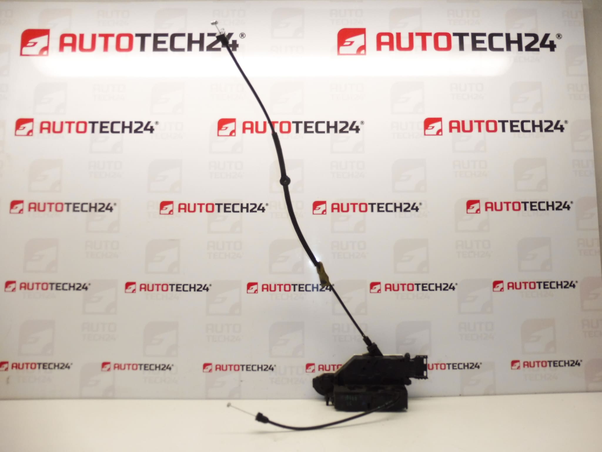 Zámek předních dveří spolujezdce Peugeot 207 24099816 24097816 24095816