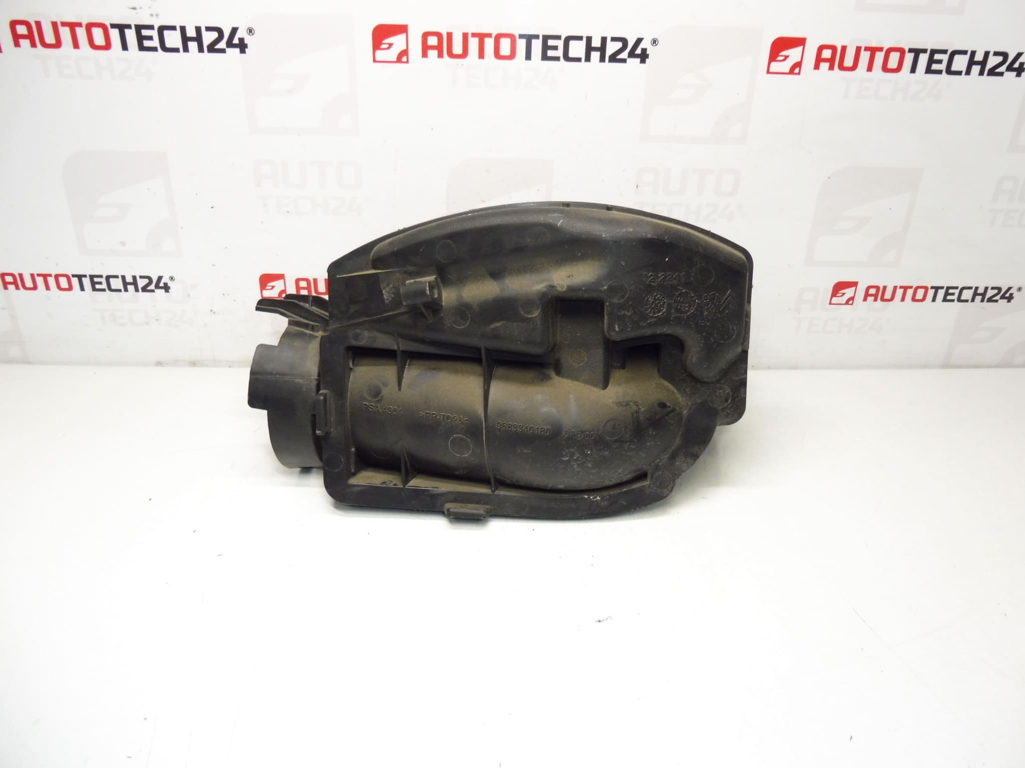 Rezonátor sání vzduchu 1.4 VTI 70 kW 8FS Citroën Peugeot 9683340180 1436Q9