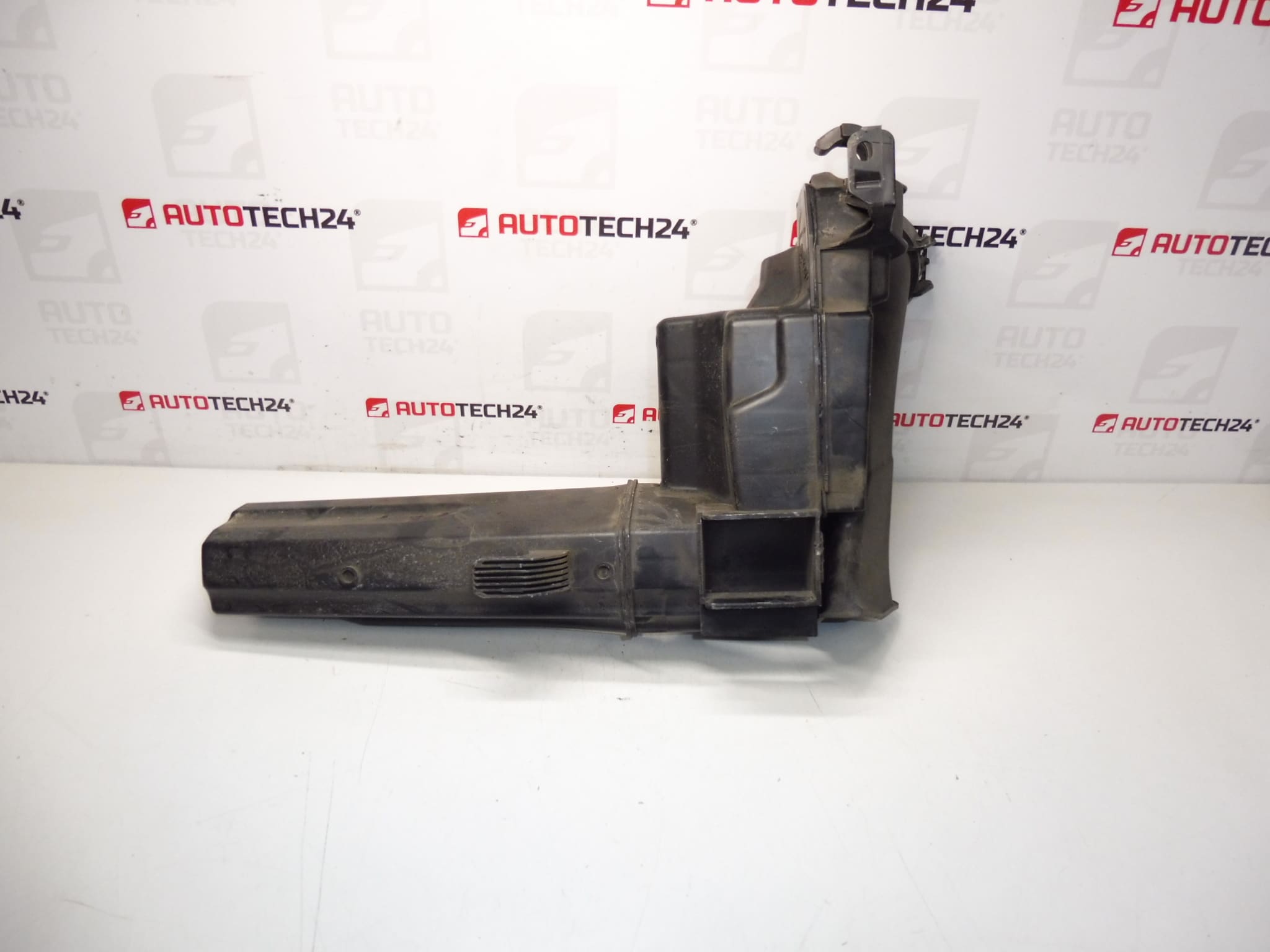 Rezonátor sání vzduchu 1.4 VTI 70 kW 8FS Citroën Peugeot 9683339380 1436Q7