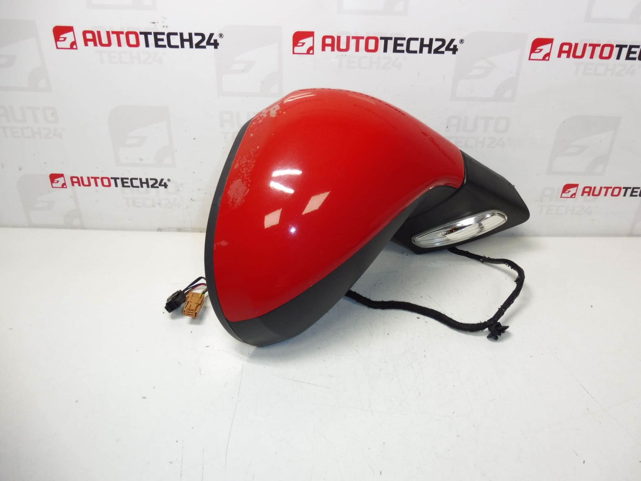 Pravé zrcátko Peugeot 207 KKN 96806501XT 8149ZH