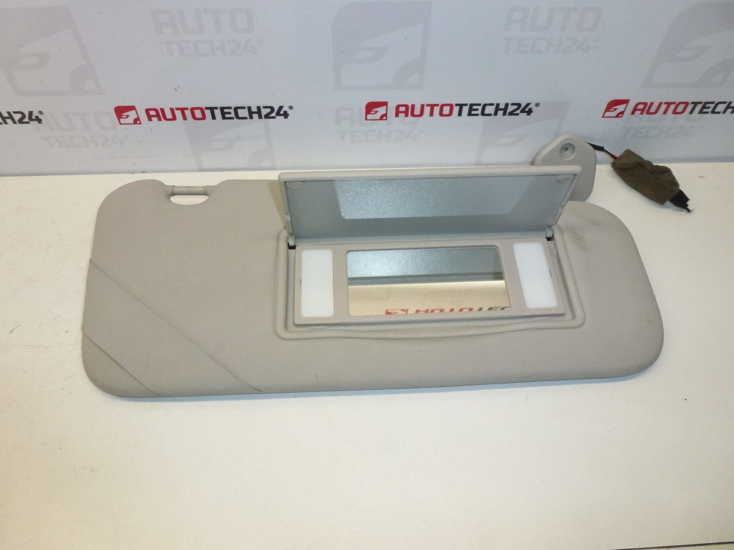 Sluneční clona Citroën C5 I II spolujezdce 8143NQ