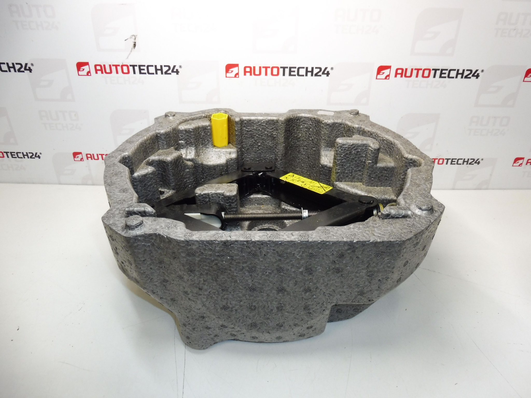 Nářadí hever, klíč na kola, tažné oko Citroën C5 II 672599 6736C1 674414