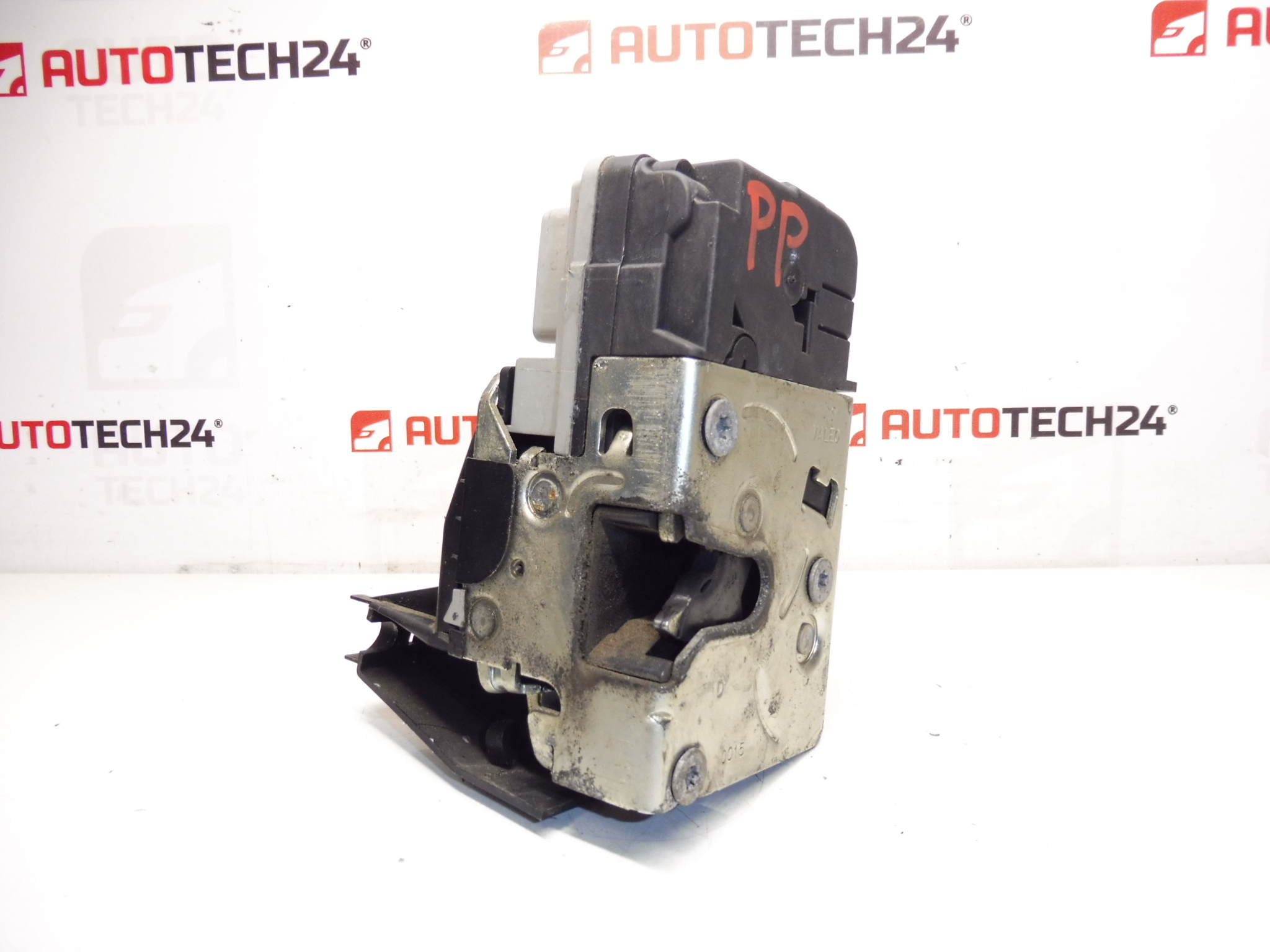 Zámek pravých předních dveří spolujezdce Peugeot 307 9136Z9