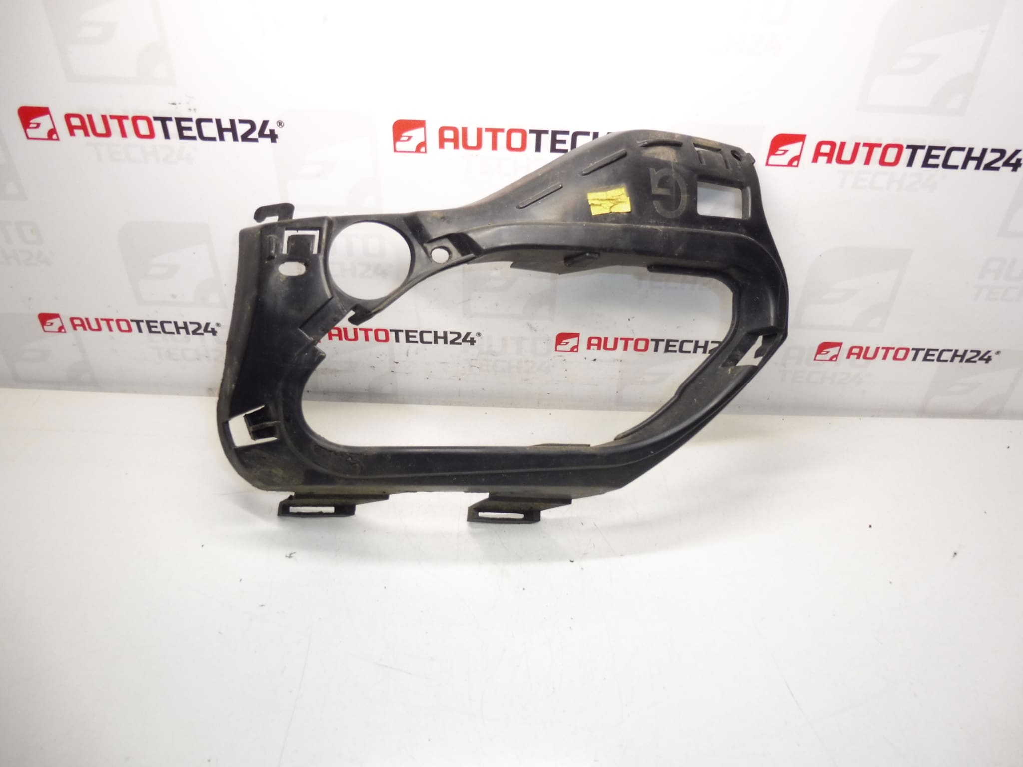 Rámeček levé zadní mlhovky Citroën C4 Coupe 7414KE