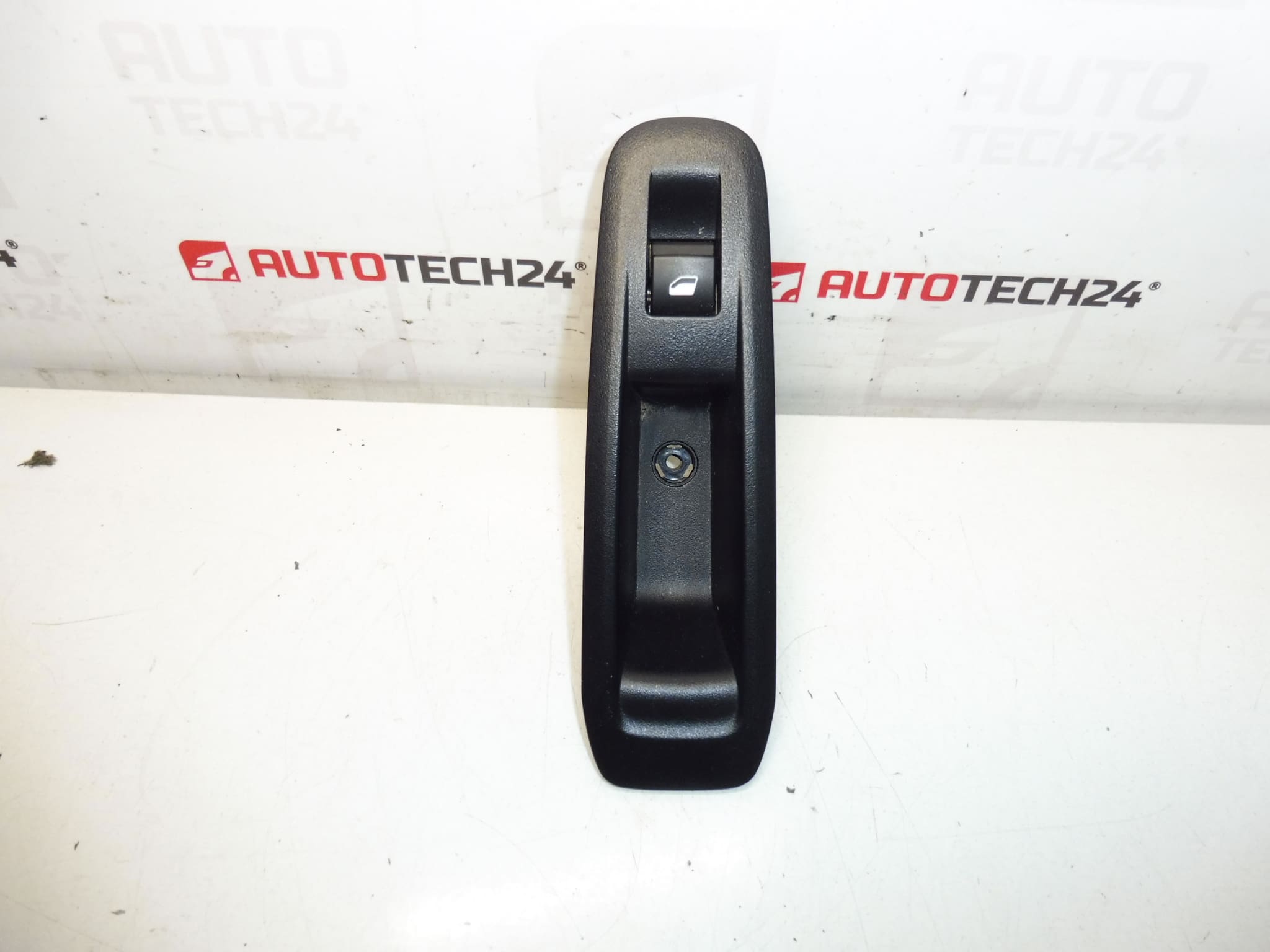 Ovladač okna spolujezdce Peugeot 308 T9 96762292ZD rámeček 98217900ZD
