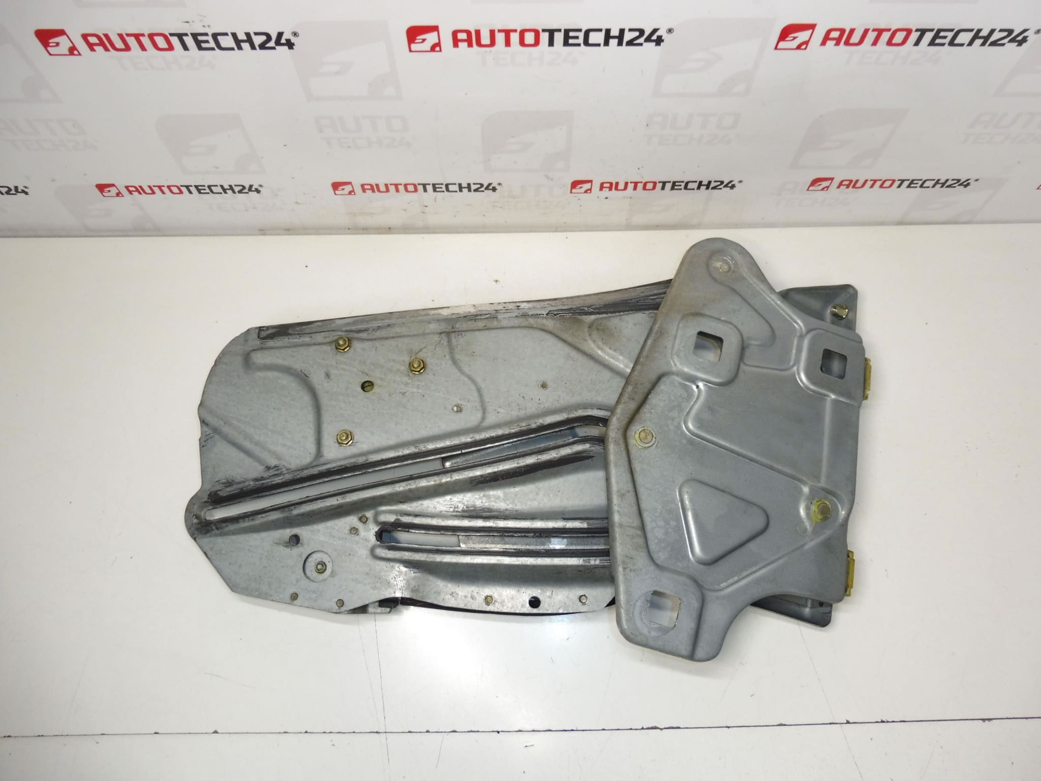 Stahování levého zadního okna Peugeot 307 CC 9651536080 922393
