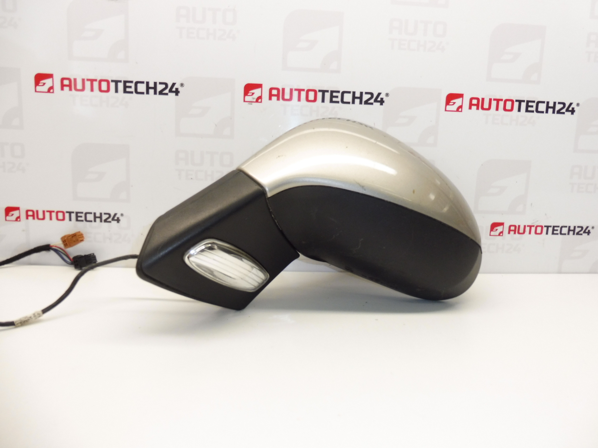 Levé zrcátko Peugeot 207 96806498XT 8149ZG