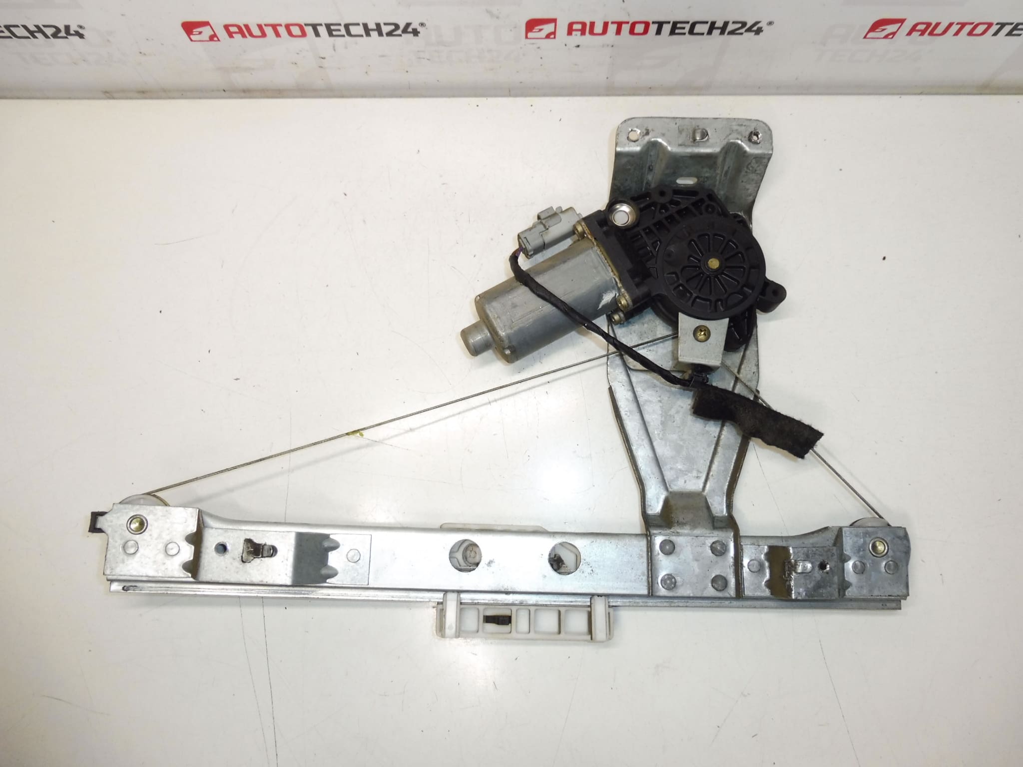 Mechanismus stahování levého zadního okna Citroën C3 922388 - Obrázek 2