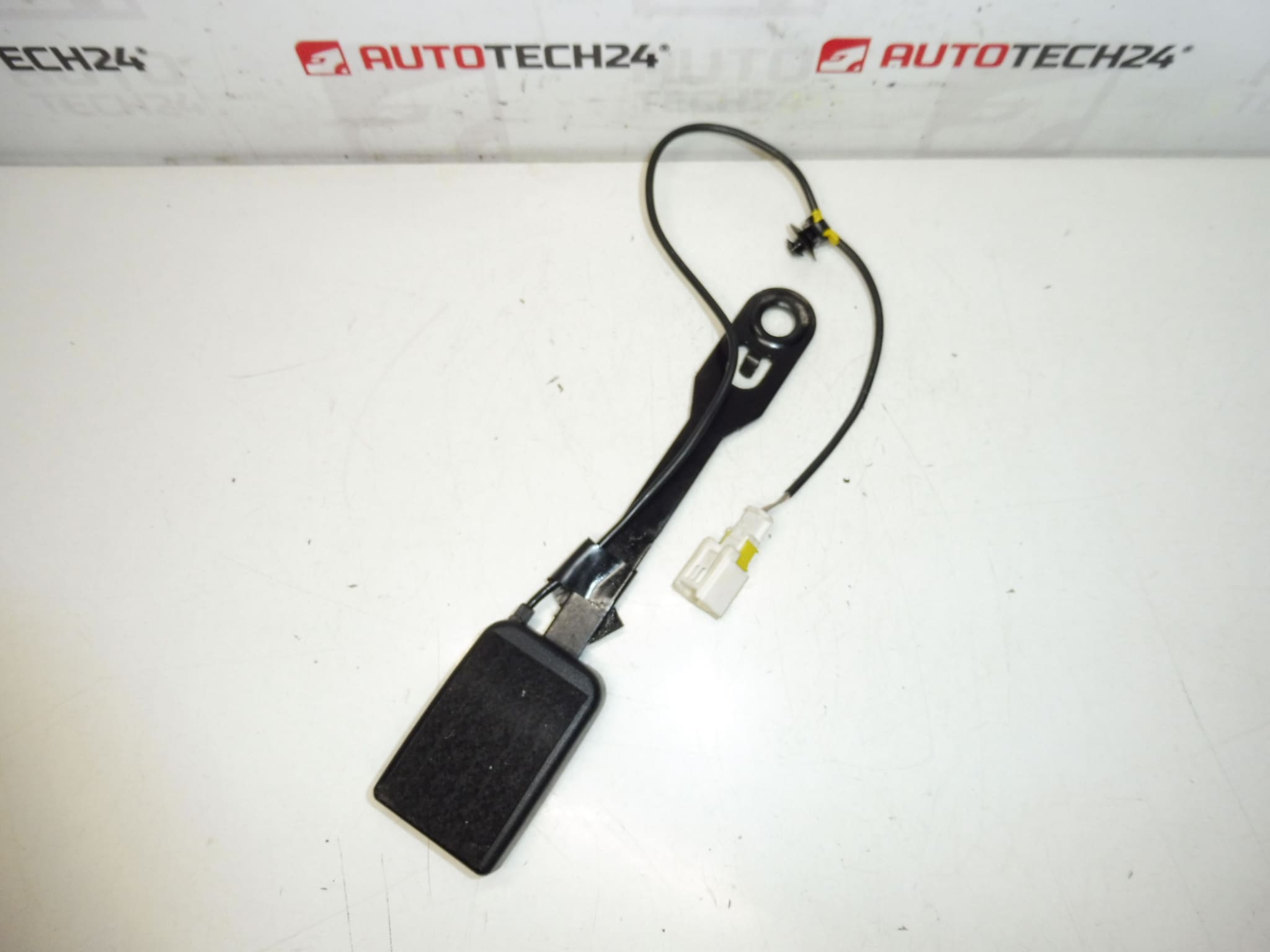 Držák zámku pasu spolujezdce Peugeot 407 8975P6 8975AS - Obrázek 2