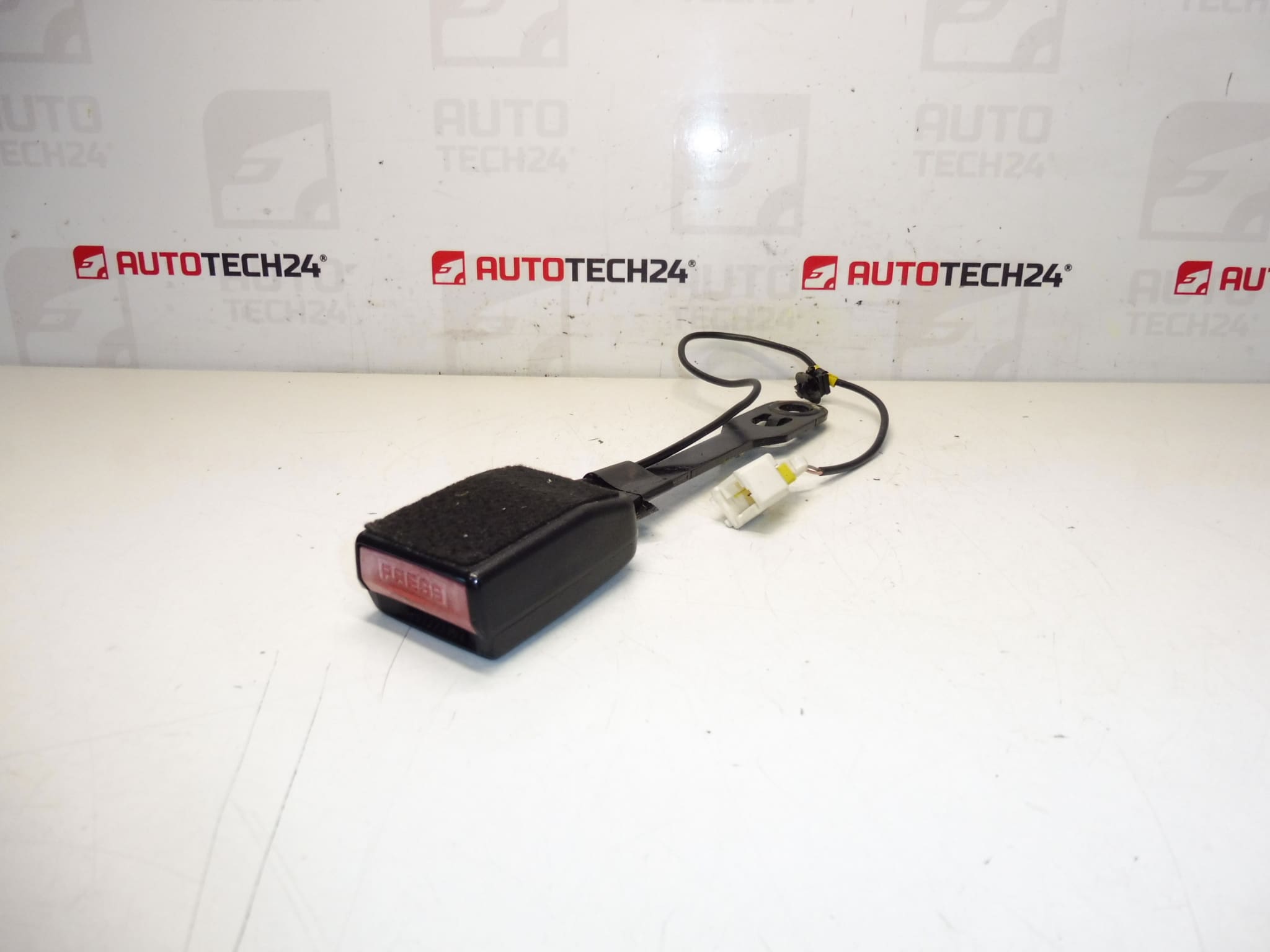 Držák zámku pasu spolujezdce Peugeot 407 8975P6 8975AS