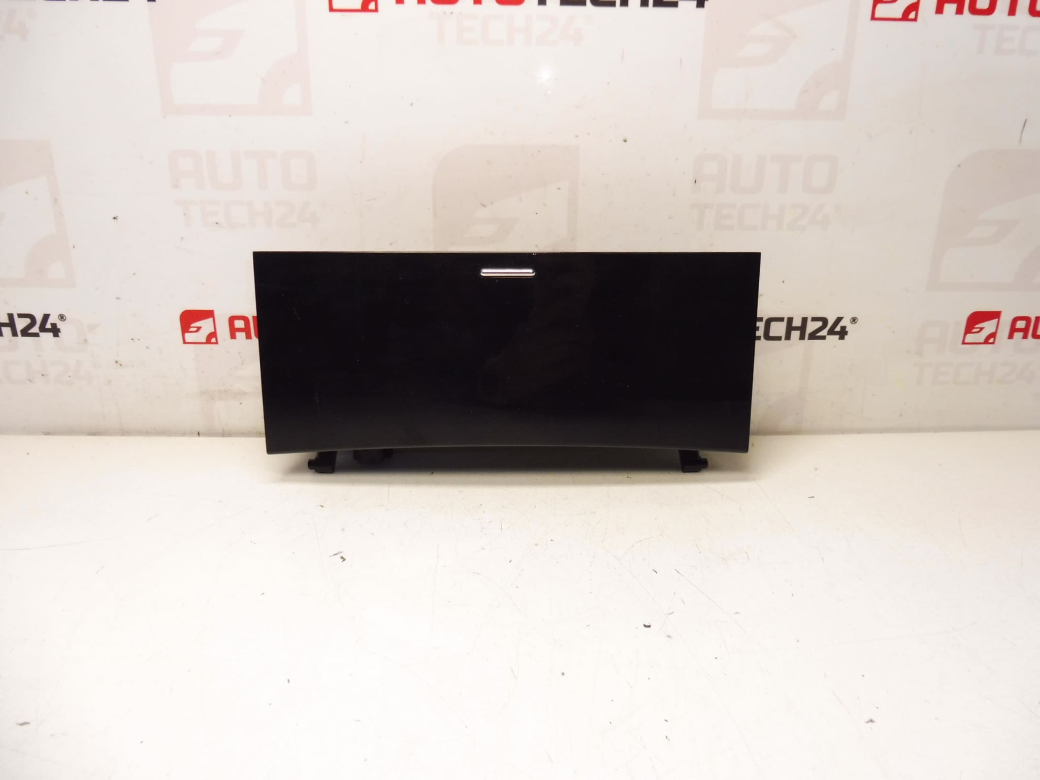 Popelník palubní desky Peugeot 407 8231NW