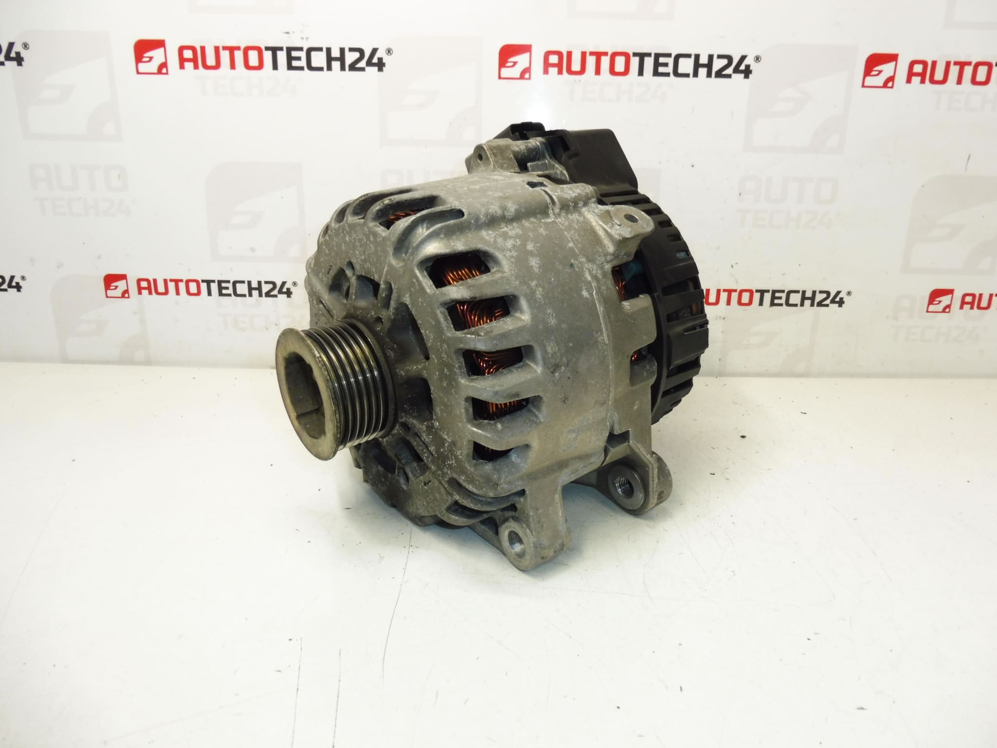 Alternátor reverzní Valeo Citroën Peugeot 1.6 e-HDI 9675753680 5705PA