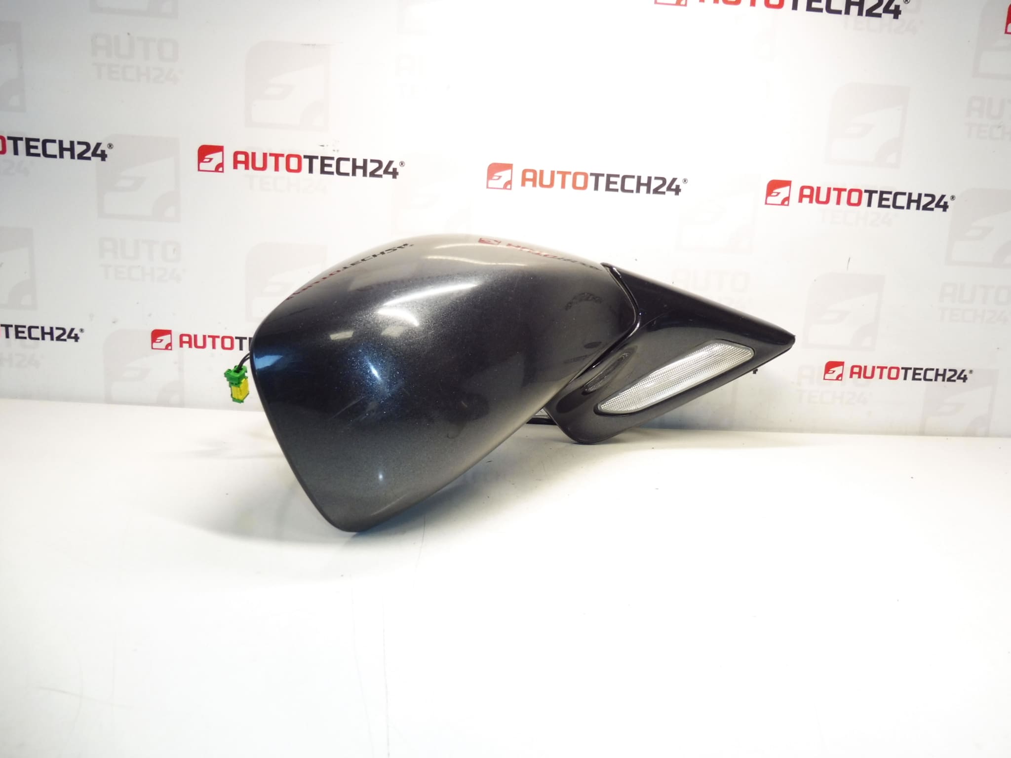 Zpětné zrcátko pravé EYJC Citroën Peugeot 14009349YJ 8153FV