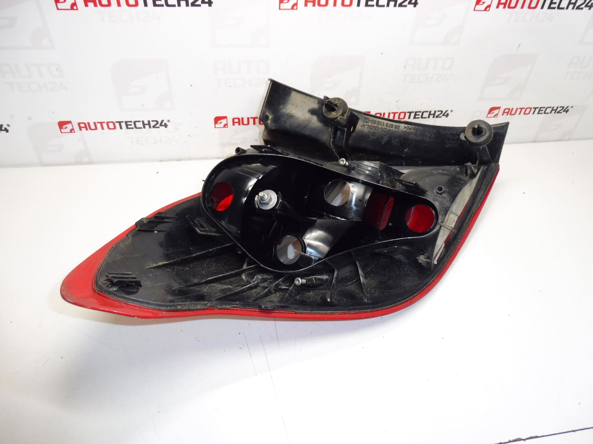 Pravé zadní světlo vnější Citroën C4 II 9687311980 - Obrázek 2
