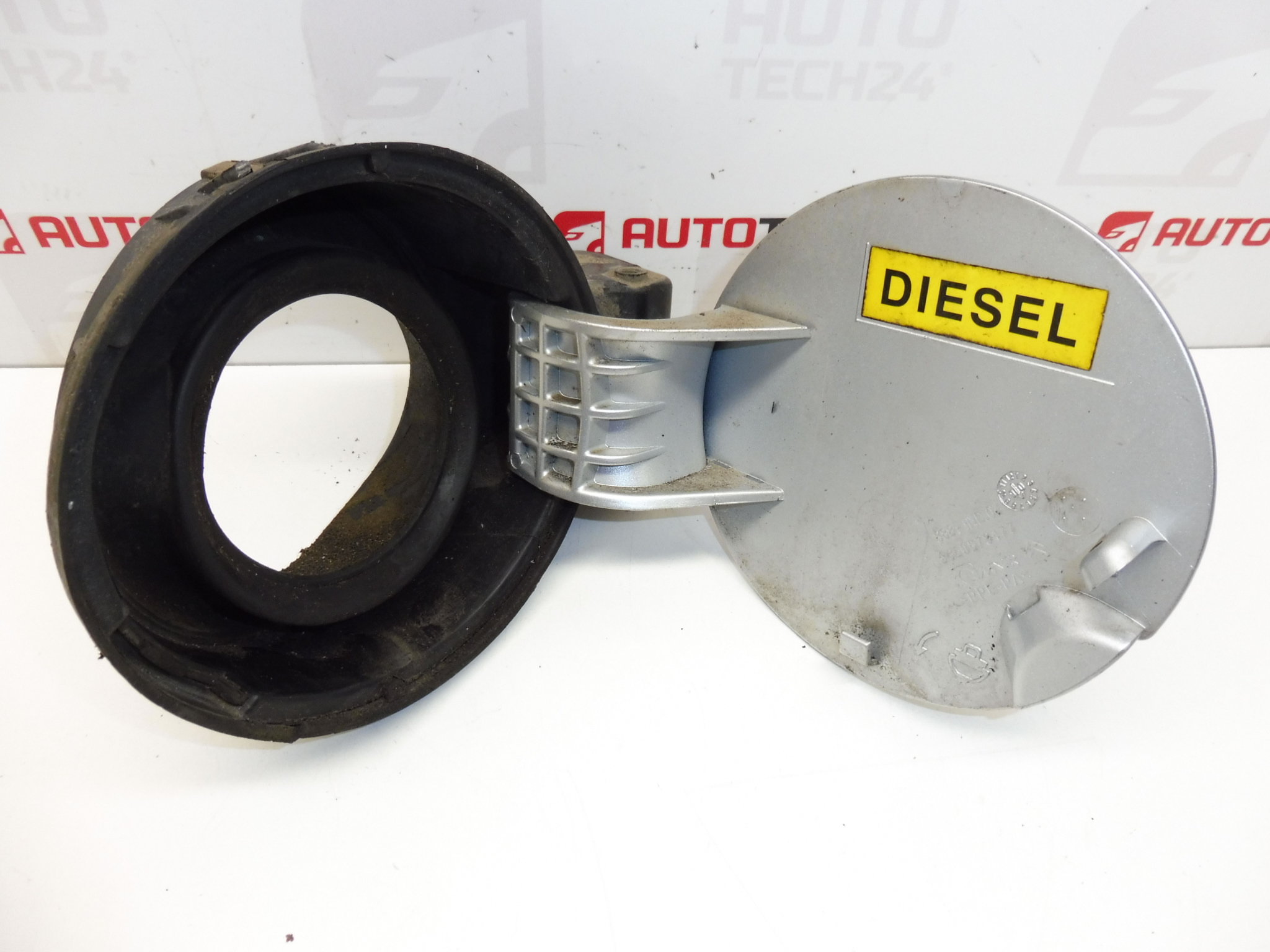 Víčko krytu plnicího hrdla nádrže Citroën C4 5 dveří 9650573477 1517C1 EZRC