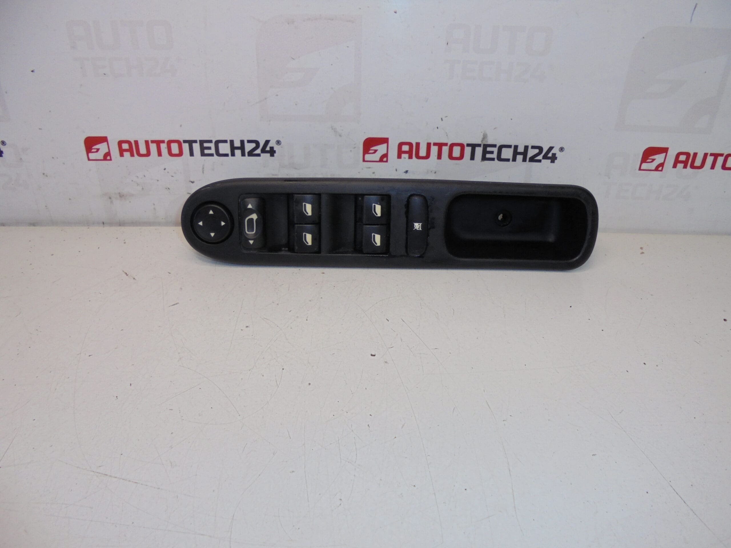 Ovladač oken Peugeot 307 2005-07 96498421XT 6554KT