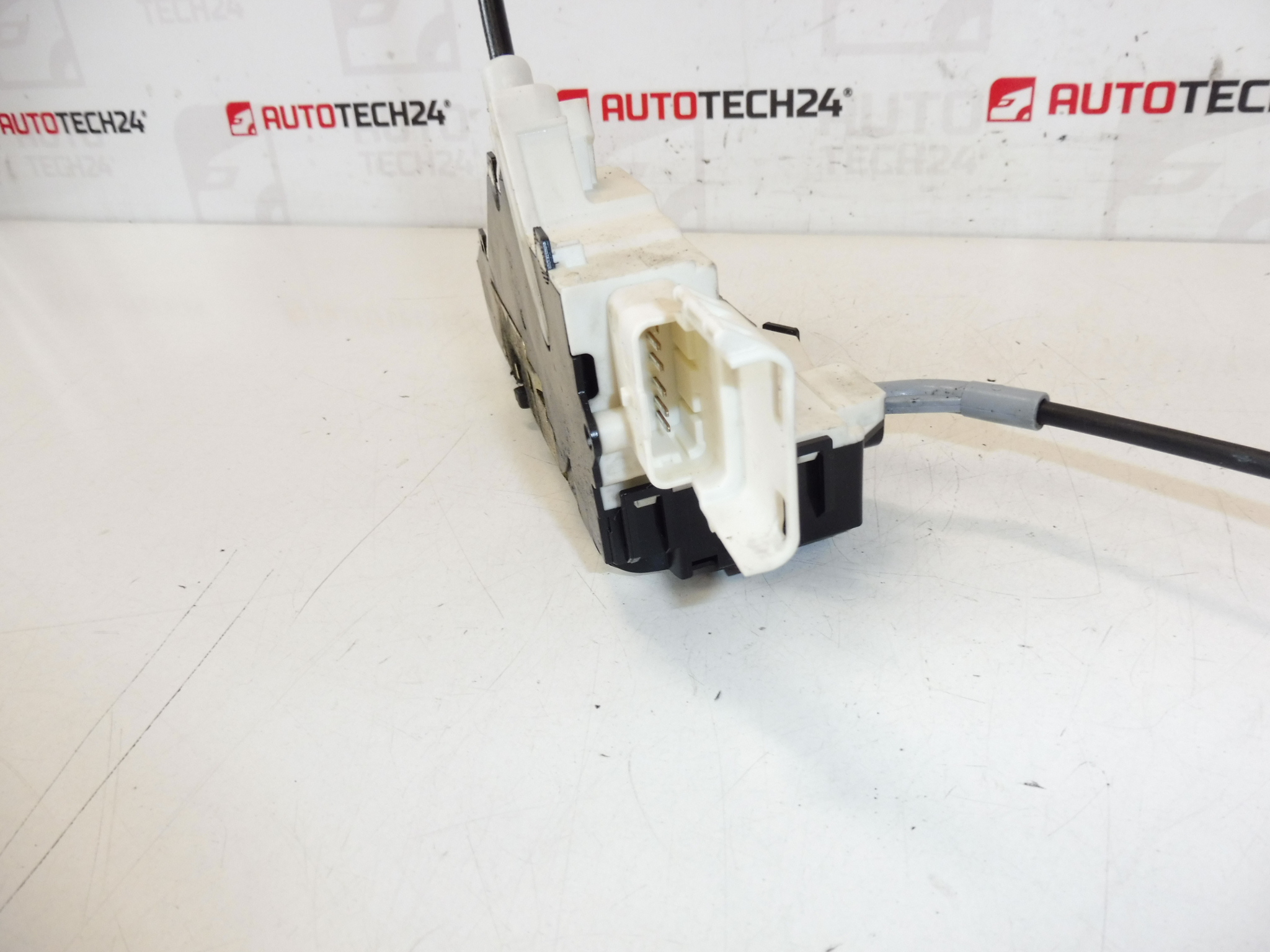 Zámek levých předních dveří Citroën C4 9660699880 9135R0