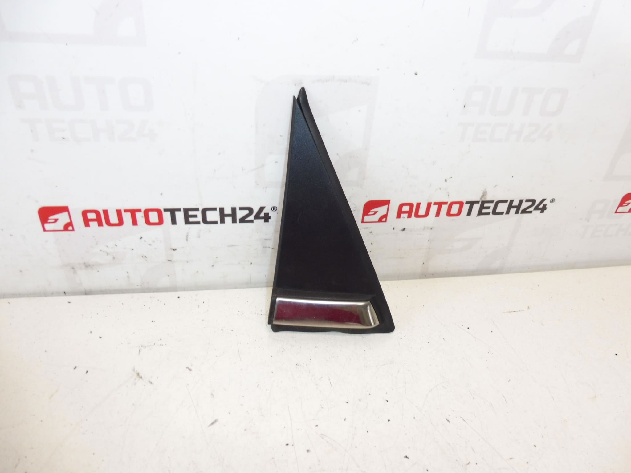 Kryt před pravým zrcátkem Citroen C3 II A51 9025V9