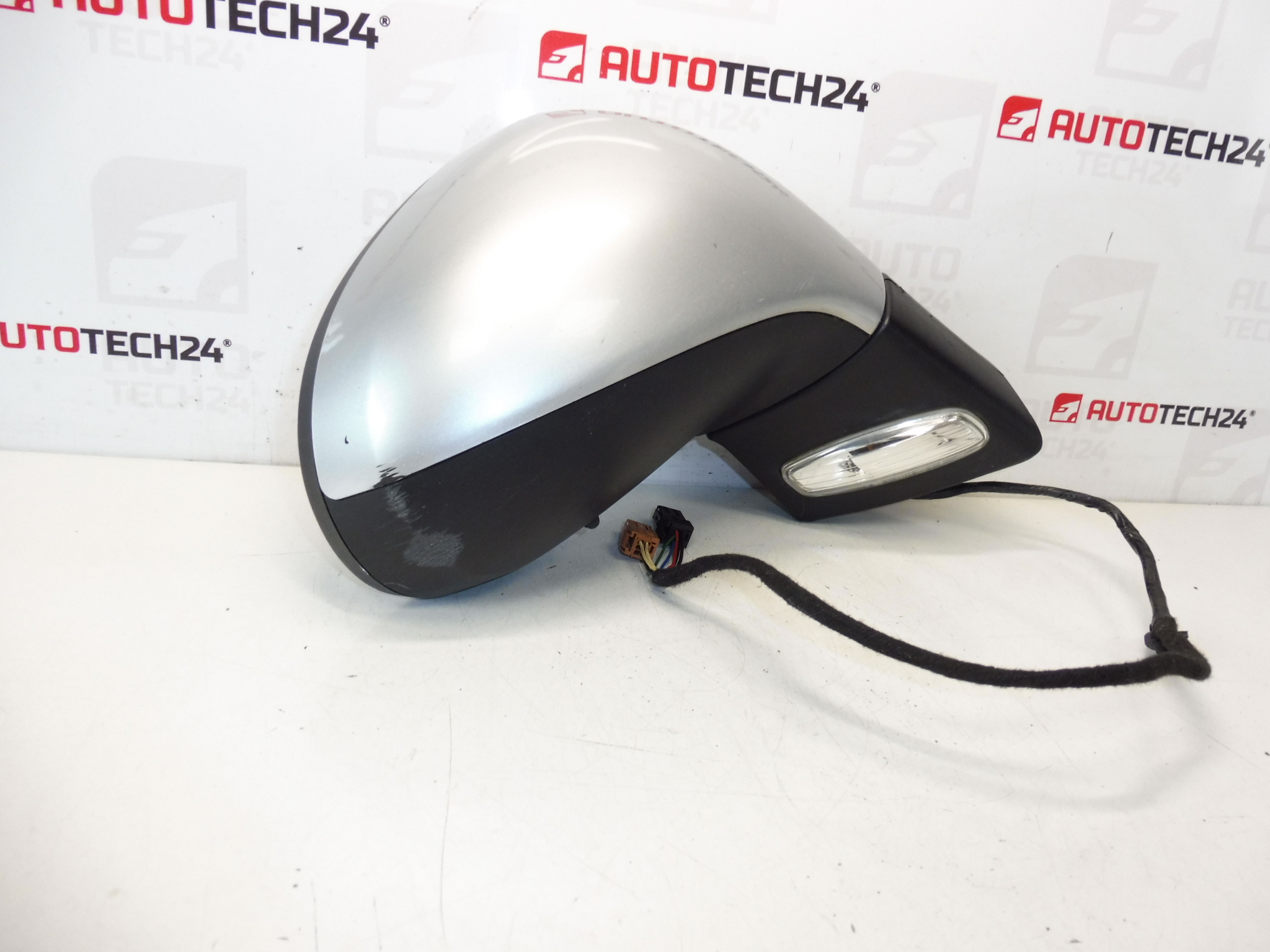 Pravé zpětné zrcátko Peugeot 207 EZRC 96806501XT 8149ZH