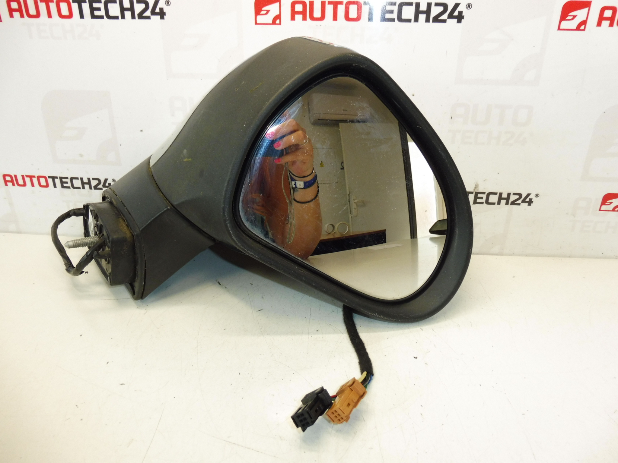 Pravé zpětné zrcátko Peugeot 207 EZRC 96806501XT 8149ZH